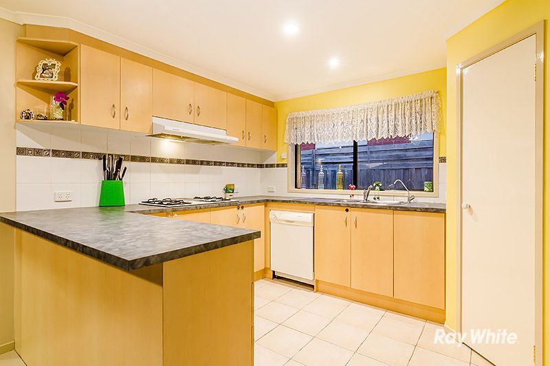 6 Nyarrin Place, Cranbourne West, VIC 3977