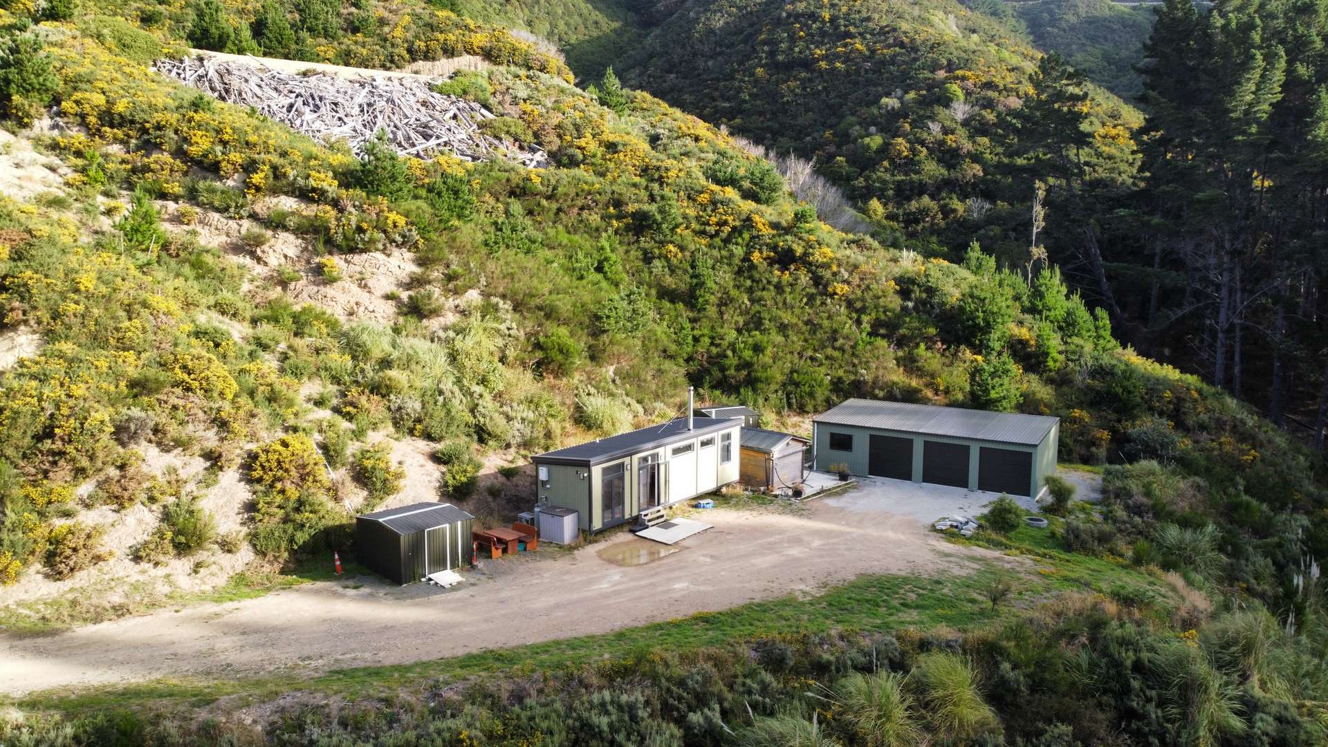 140 Makara Road photo 2