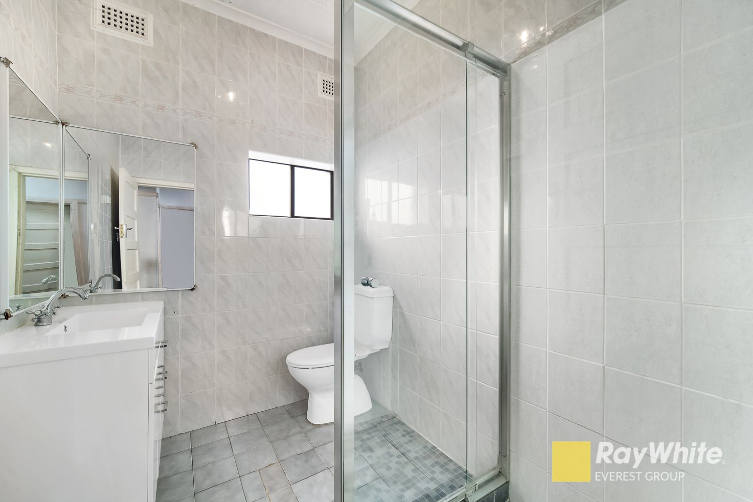 86 Vernon Avenue — photo 8 of 12