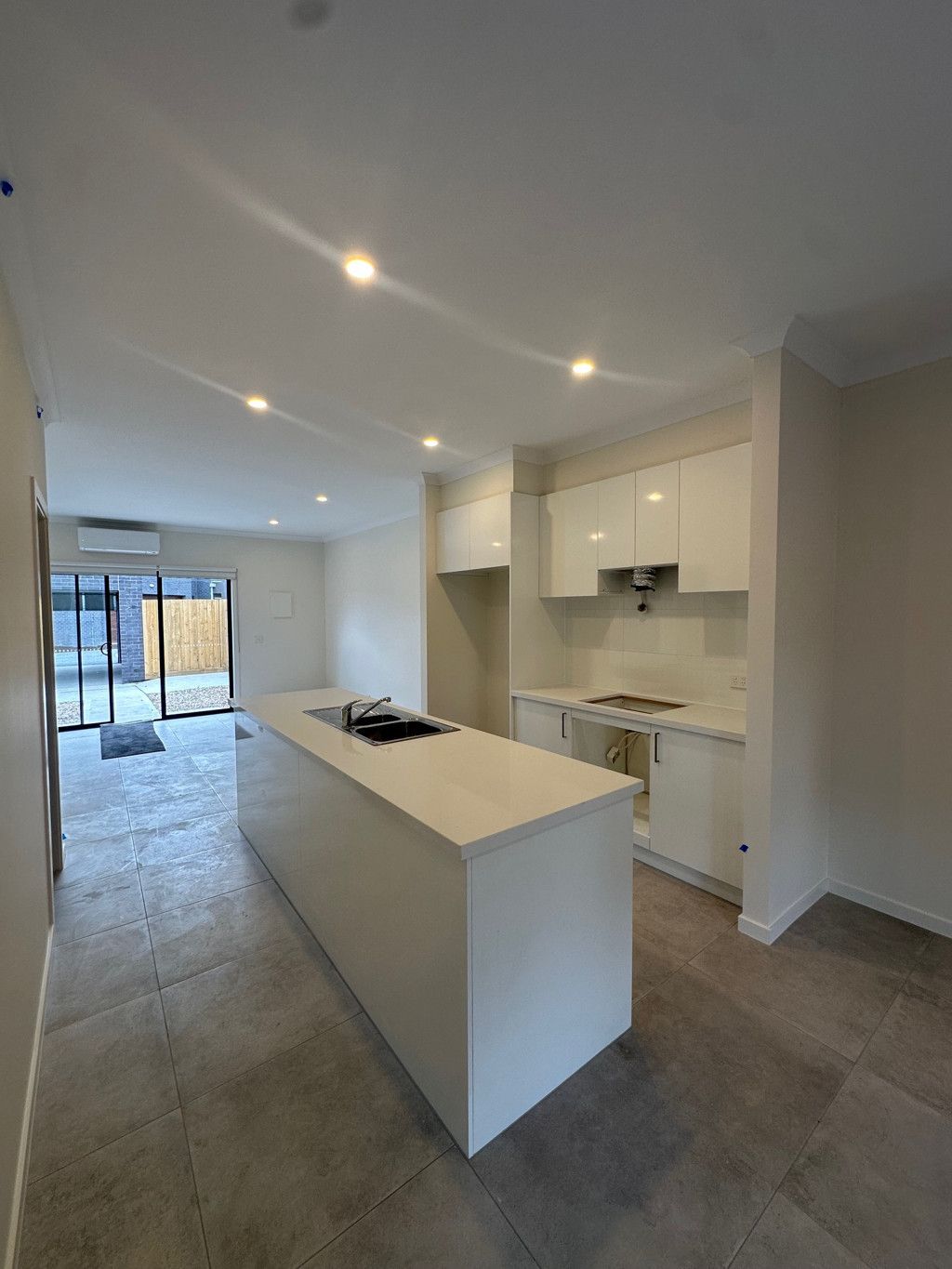 3/304 The Lakes Boulevard, South Morang, VIC 3752