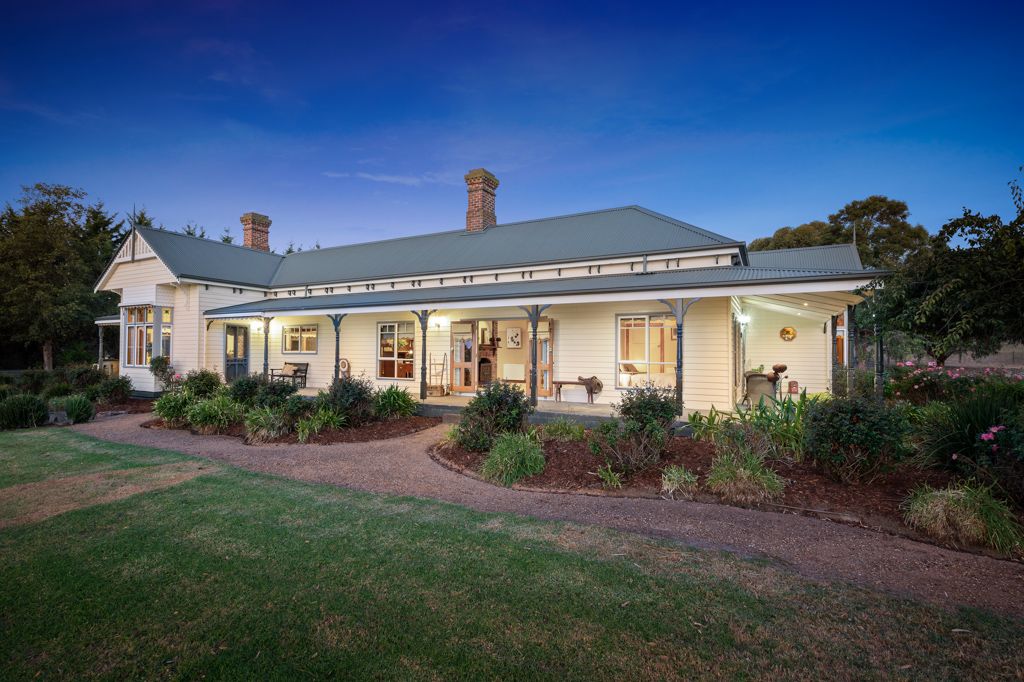 37 Youngs Road, Yarrambat, VIC 3091