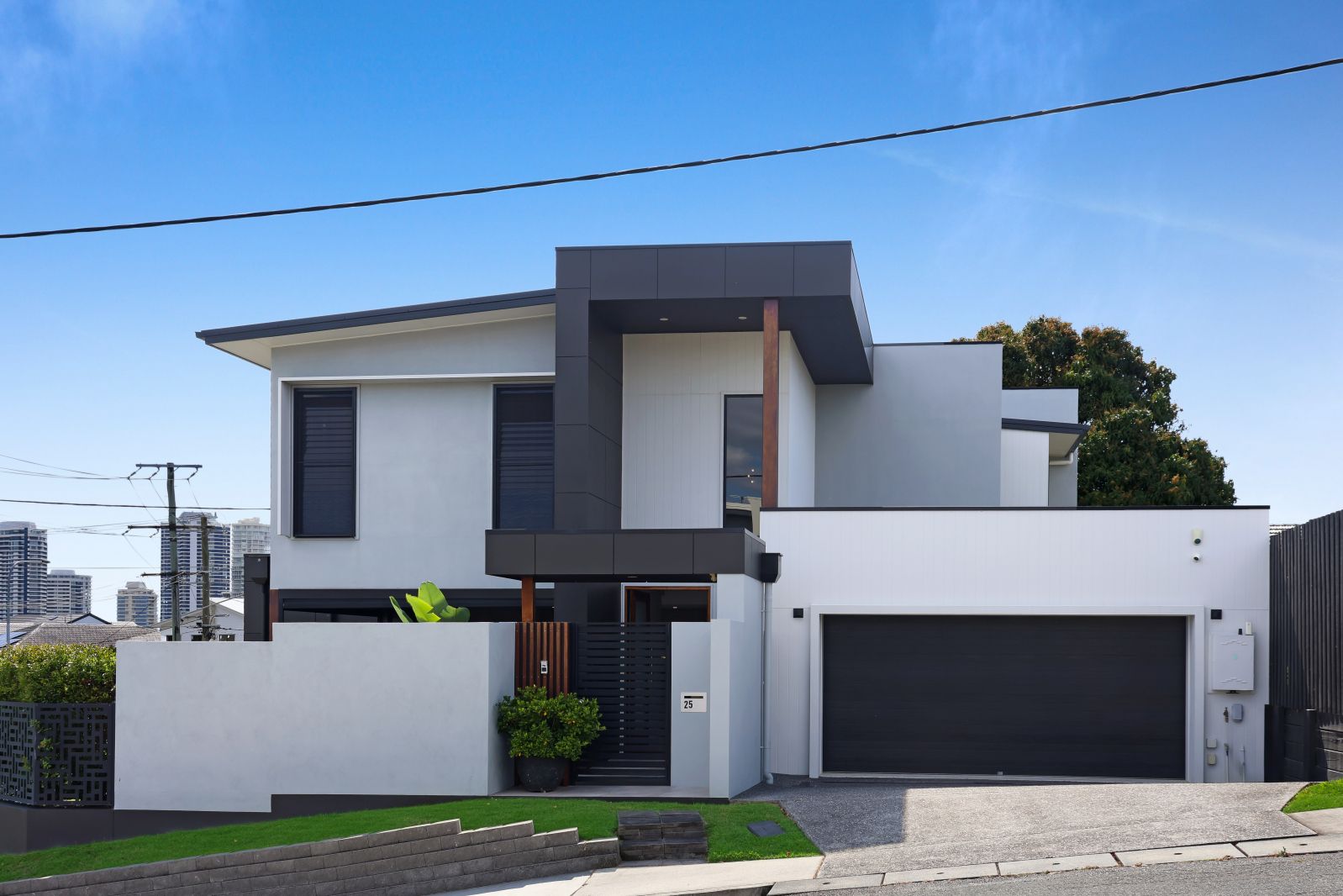 1/25 Waratah Avenue — photo from Ray White Southport