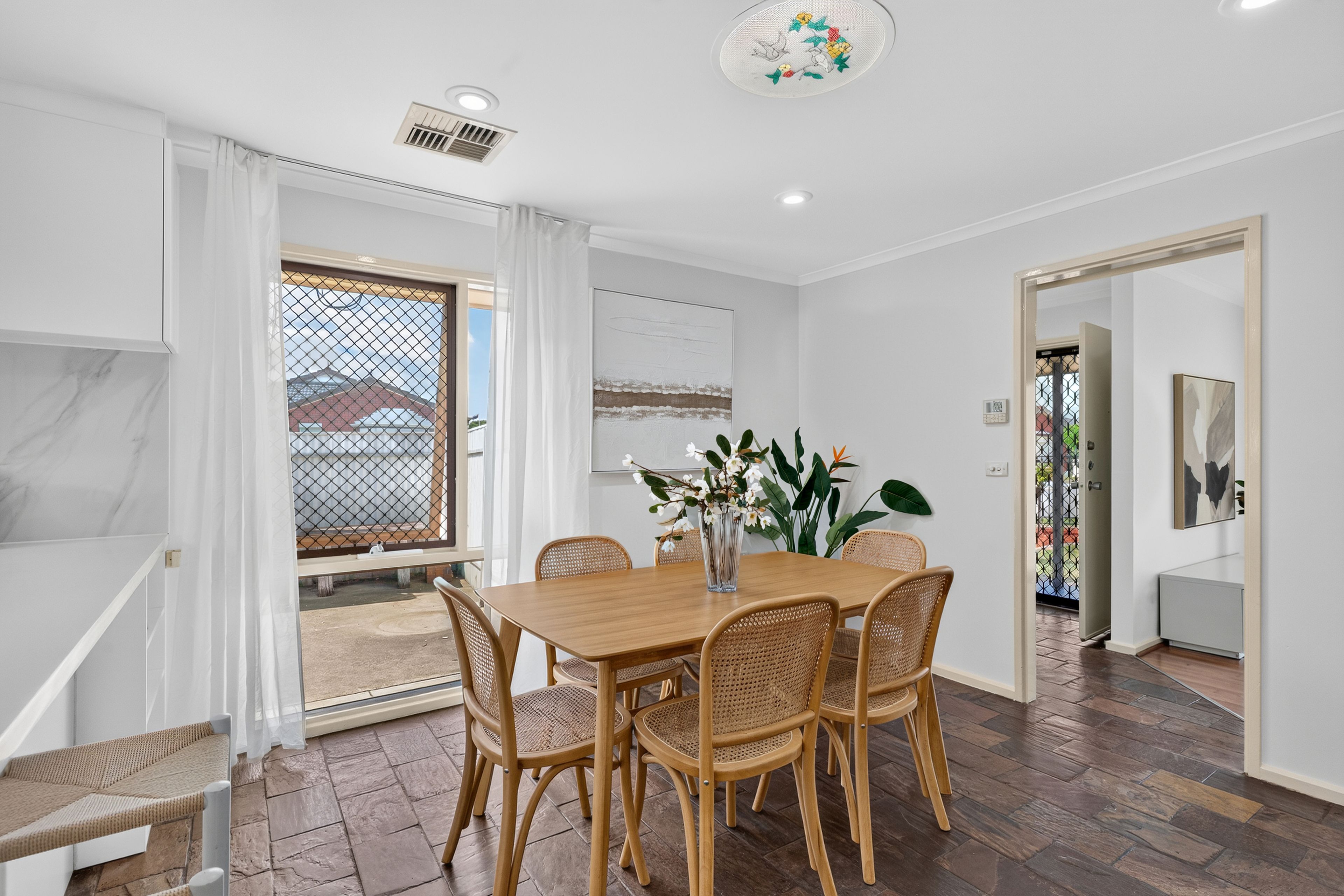 27 Torrens Crescent — photo 5 of 16