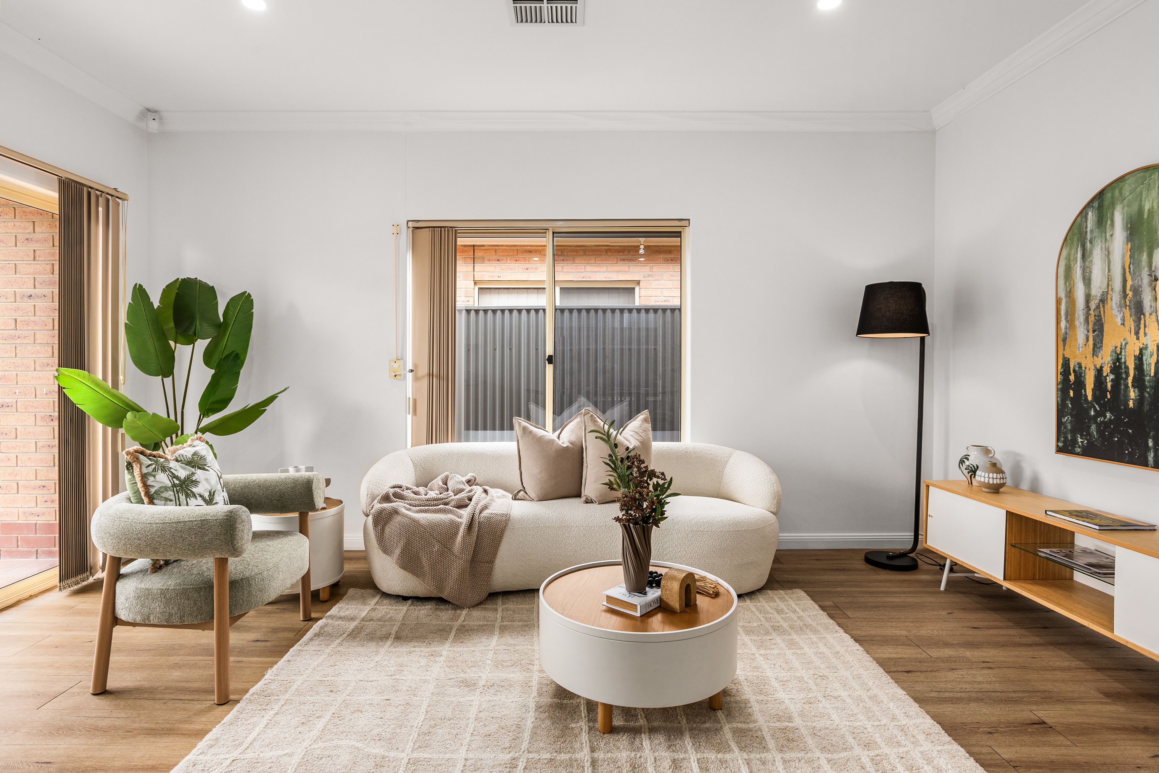 8A Acacia Avenue — photo 3 of 15