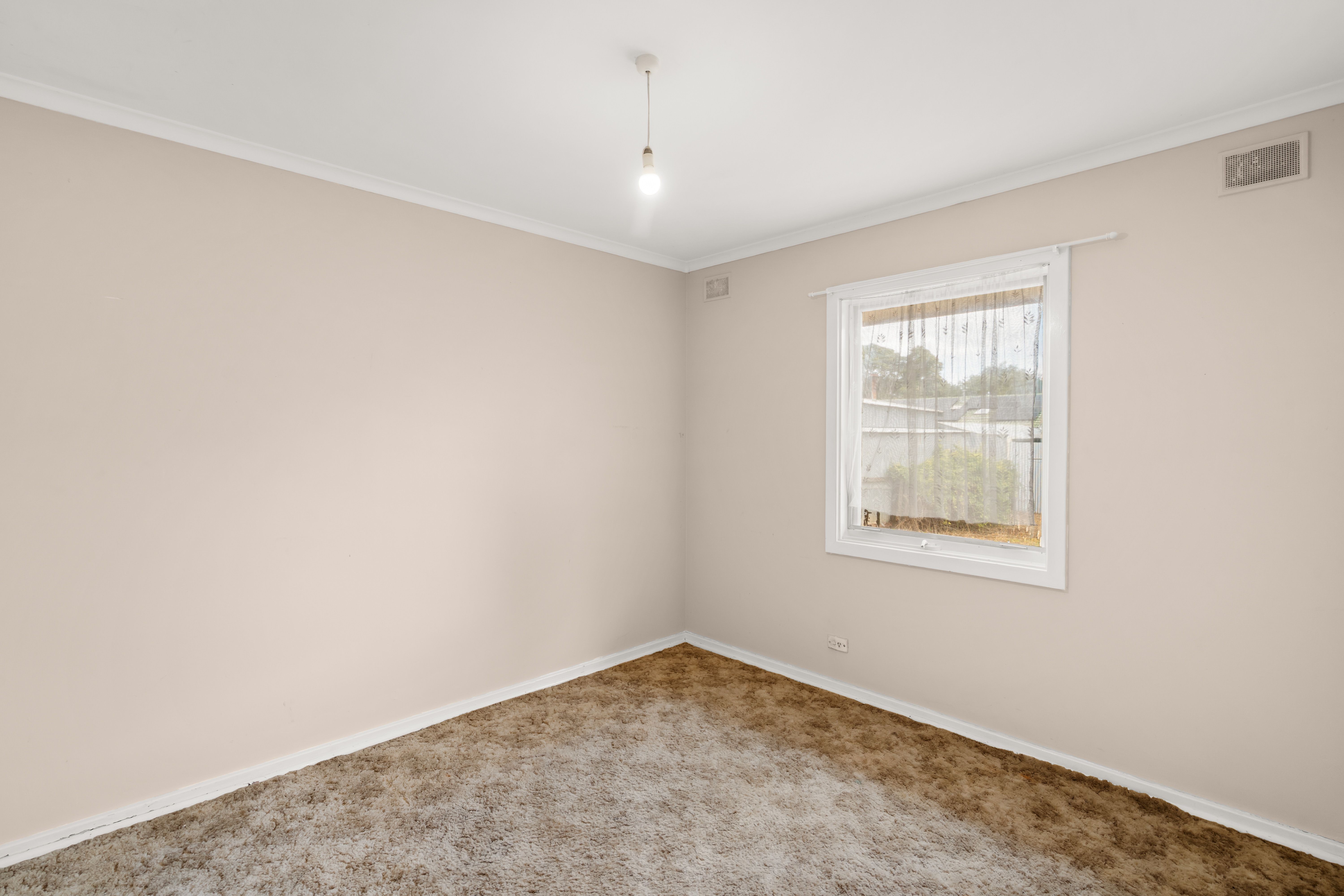 8 Verdon Drive — photo 15 of 28
