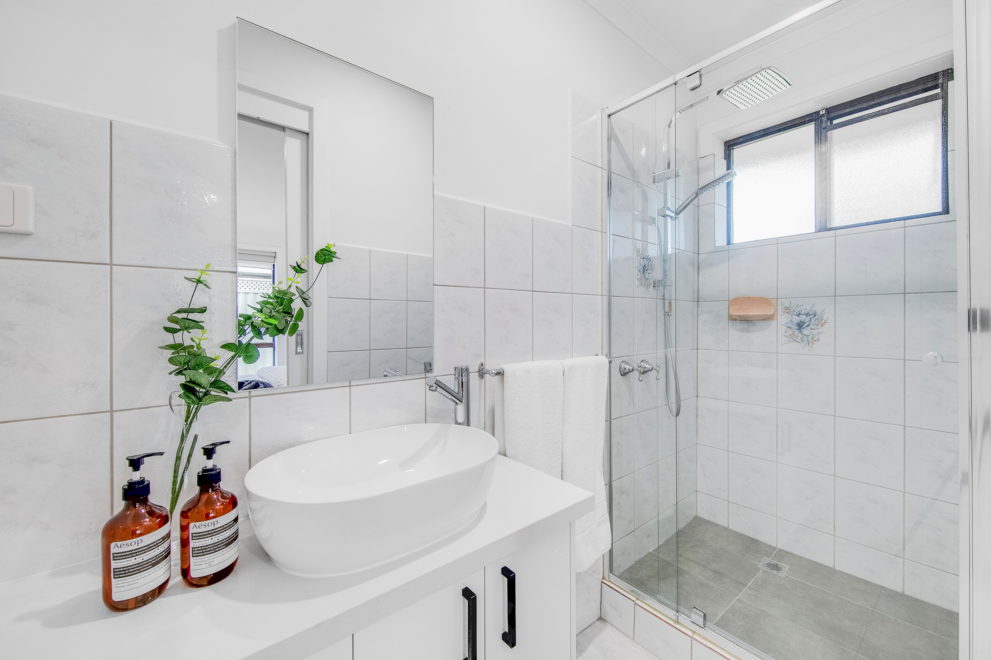 31 Dongola Road — photo 8 of 15