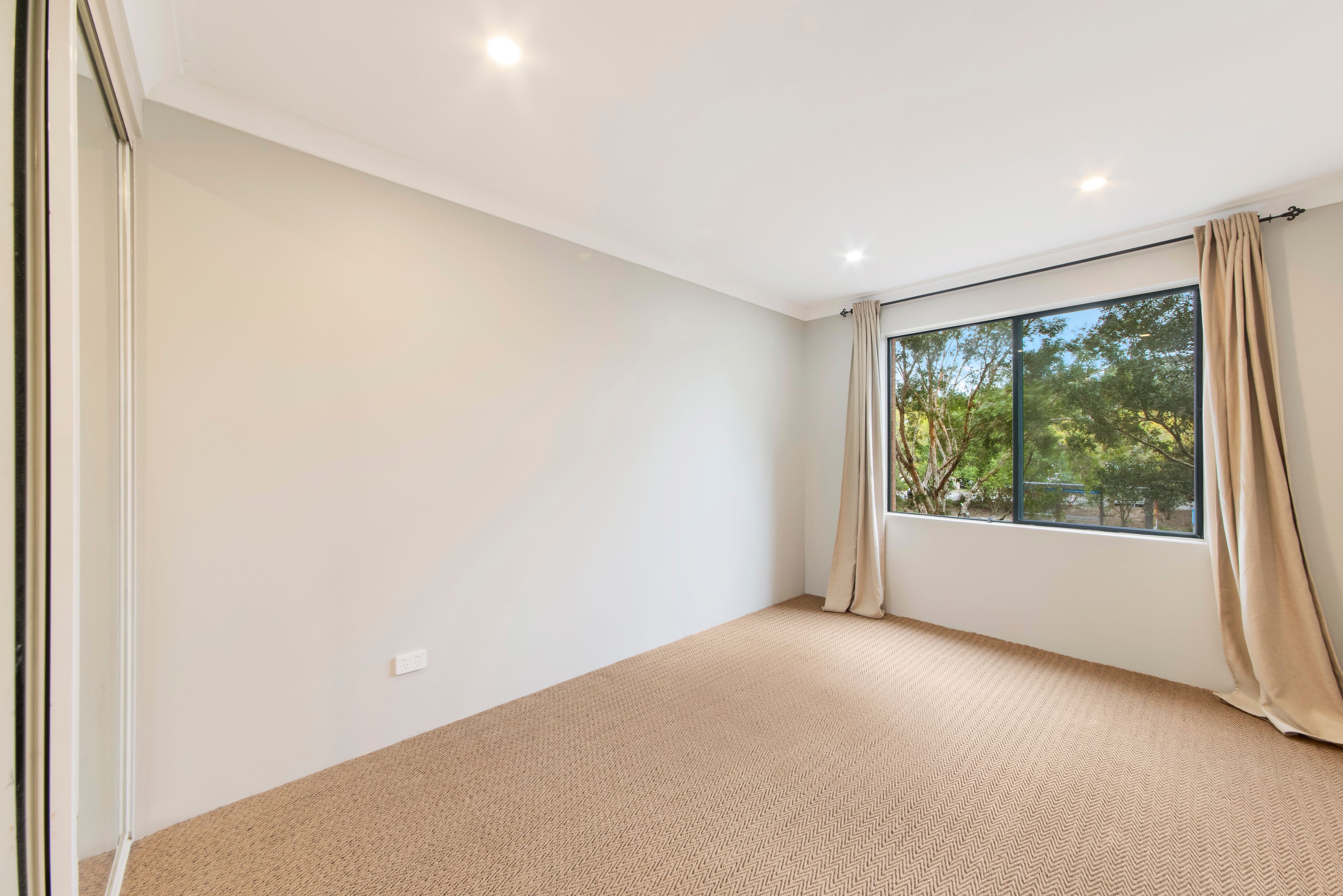 5303/177 Mitchell Road — photo 7 of 11