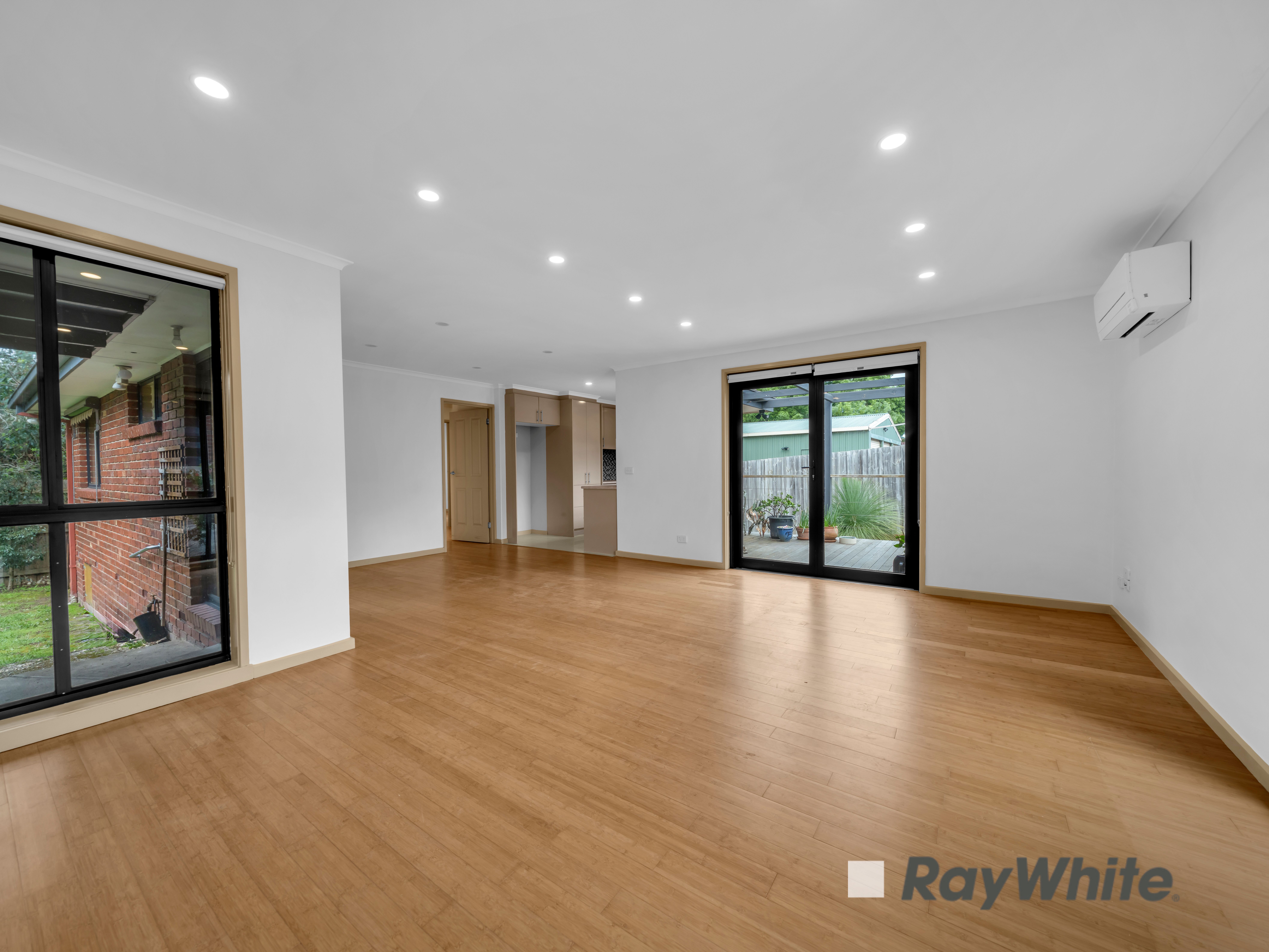 3/30-32 Blackwood Drive — photo 2 of 11