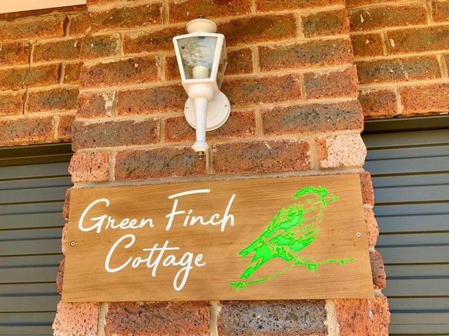 2 DeSalis Drive - "Green Finch Cottage", Junee, NSW 2663