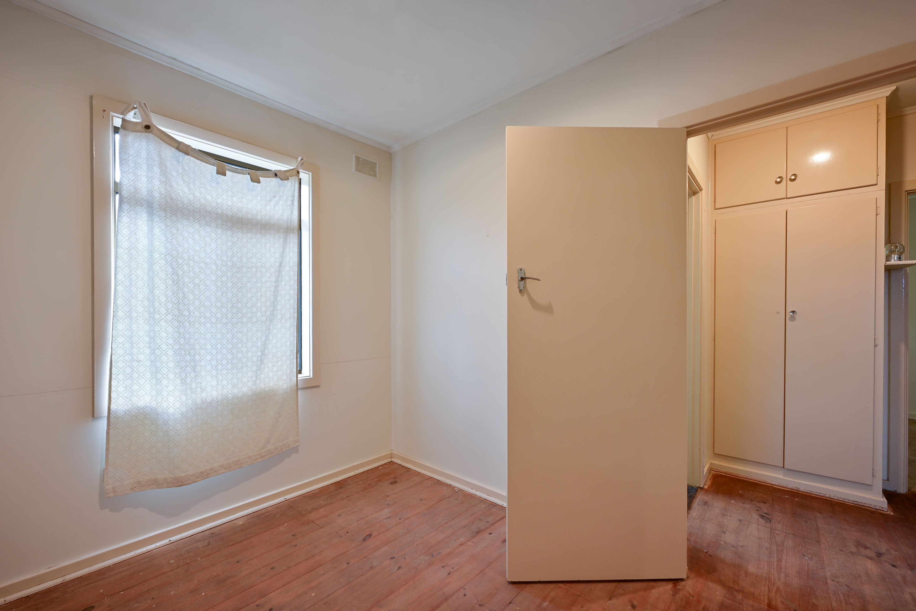 11 Litchfield Street — photo 9 of 11