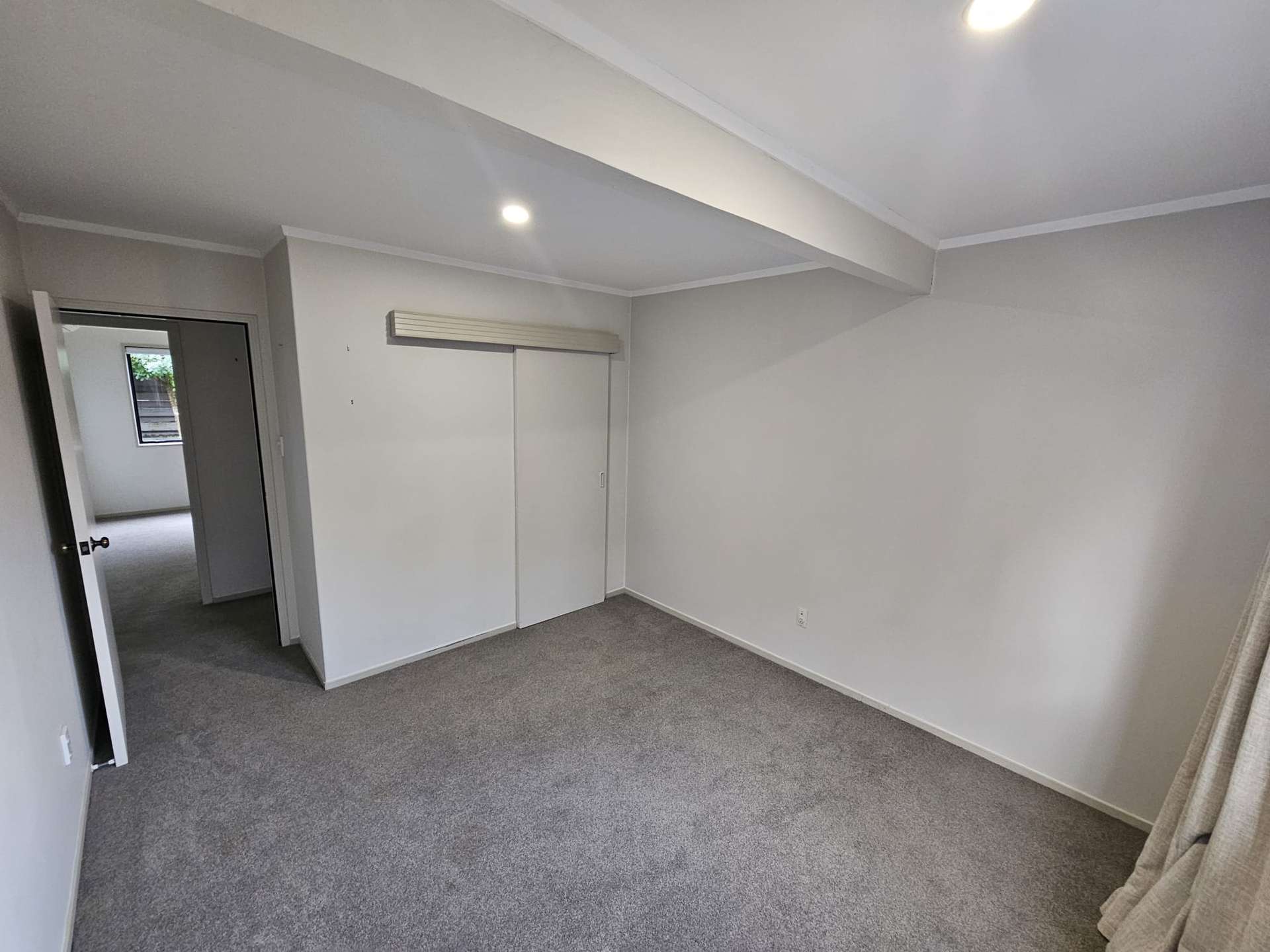 11B Golf Road photo 6
