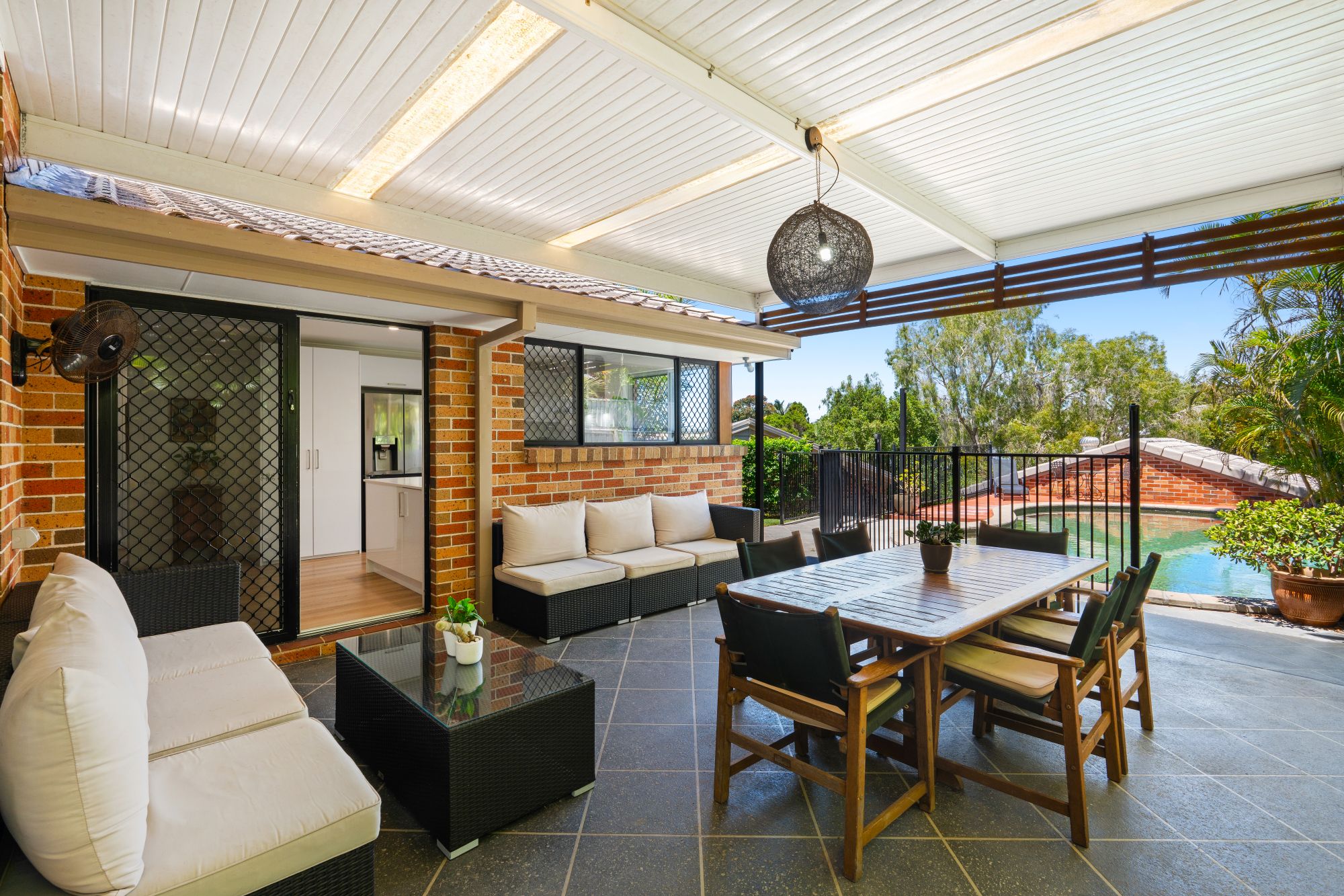 38 Beaconsfield Drive, Burleigh Waters, QLD 4220