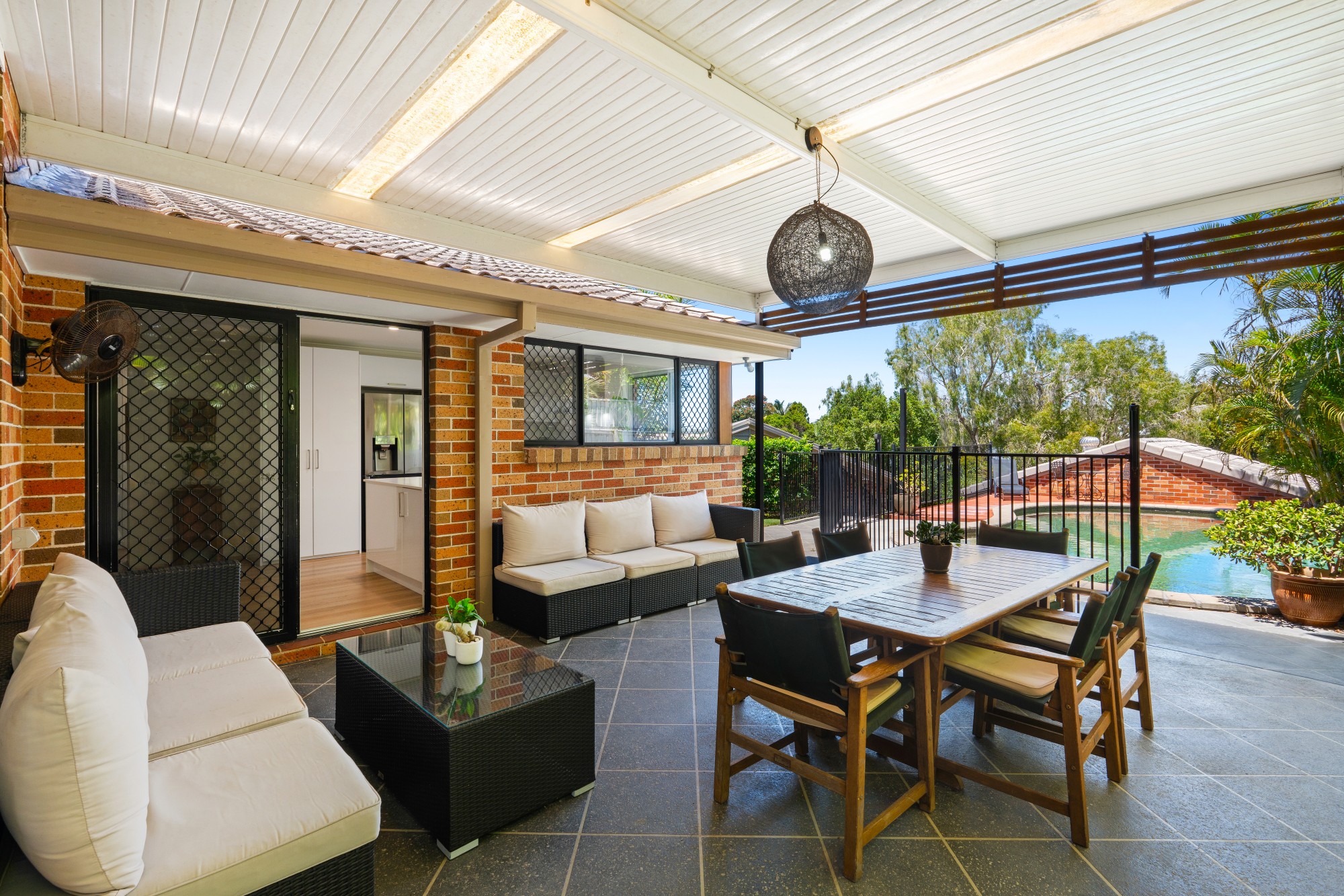 38 Beaconsfield Drive, Burleigh Waters, QLD 4220