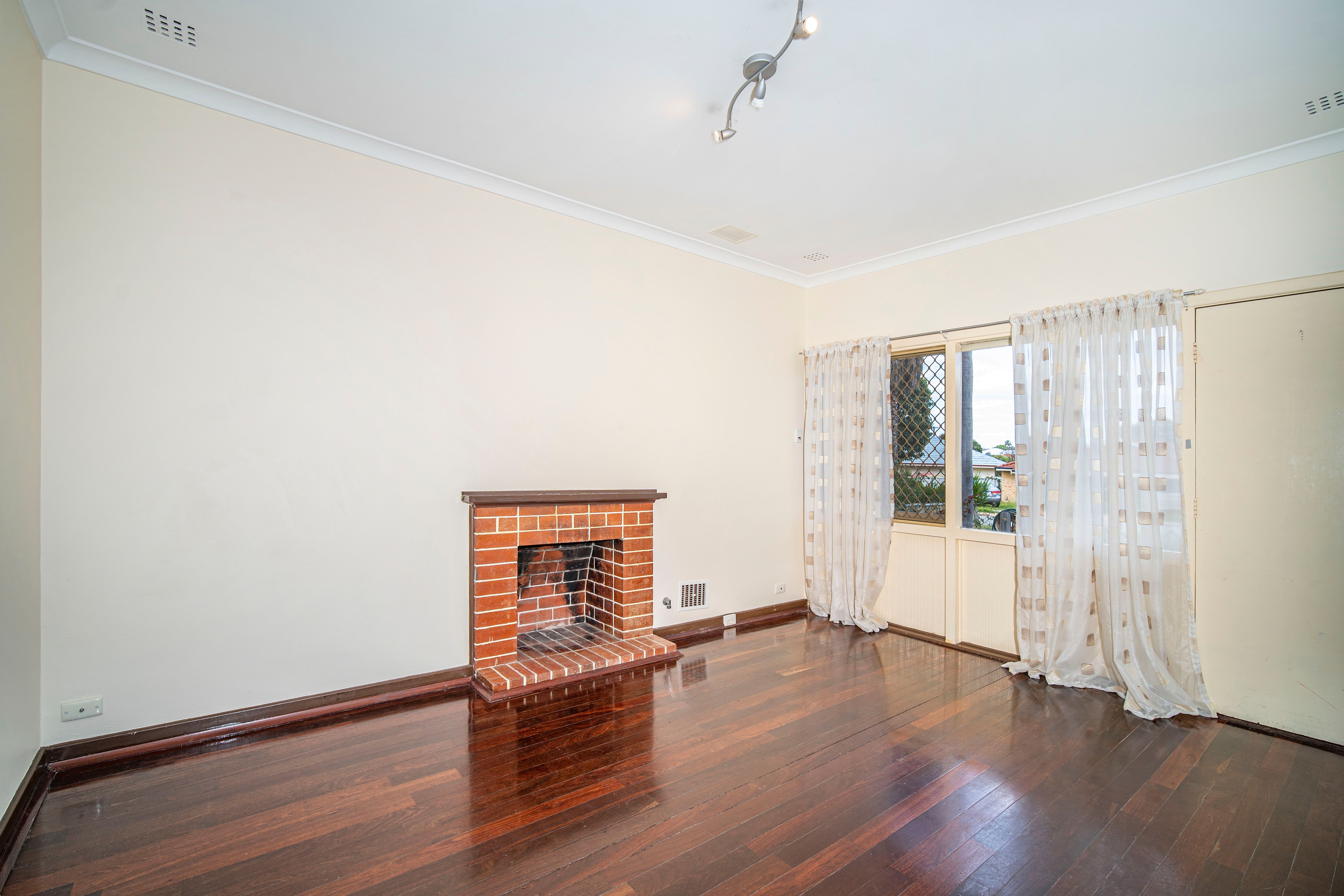 17 Kennerly Street, Cloverdale, WA 6105