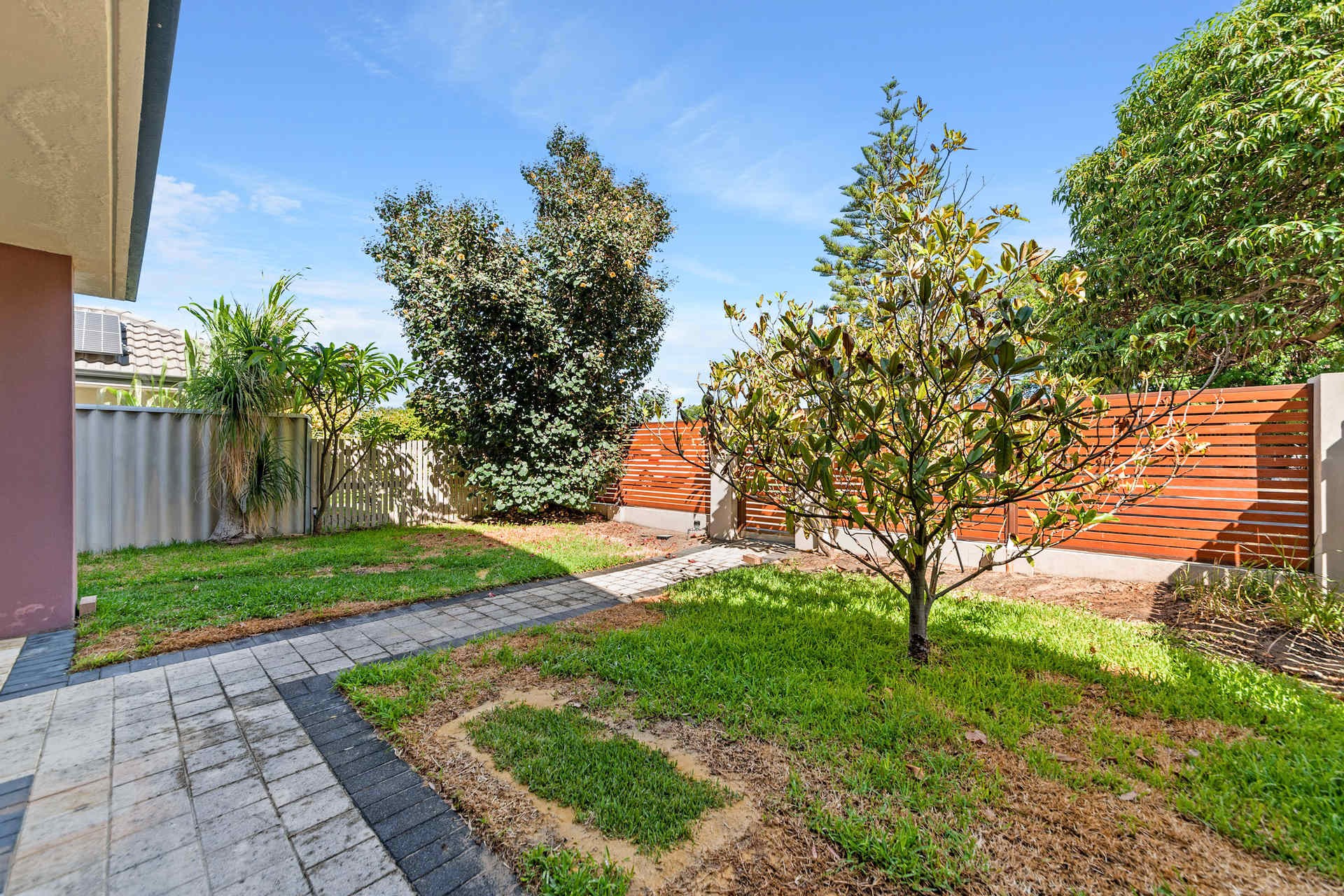 2/10-16 Queen Street, Bentley, WA 6102