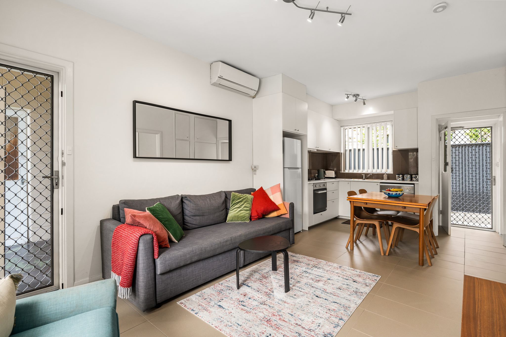 3/39 Roberts Street — photo 2 of 11