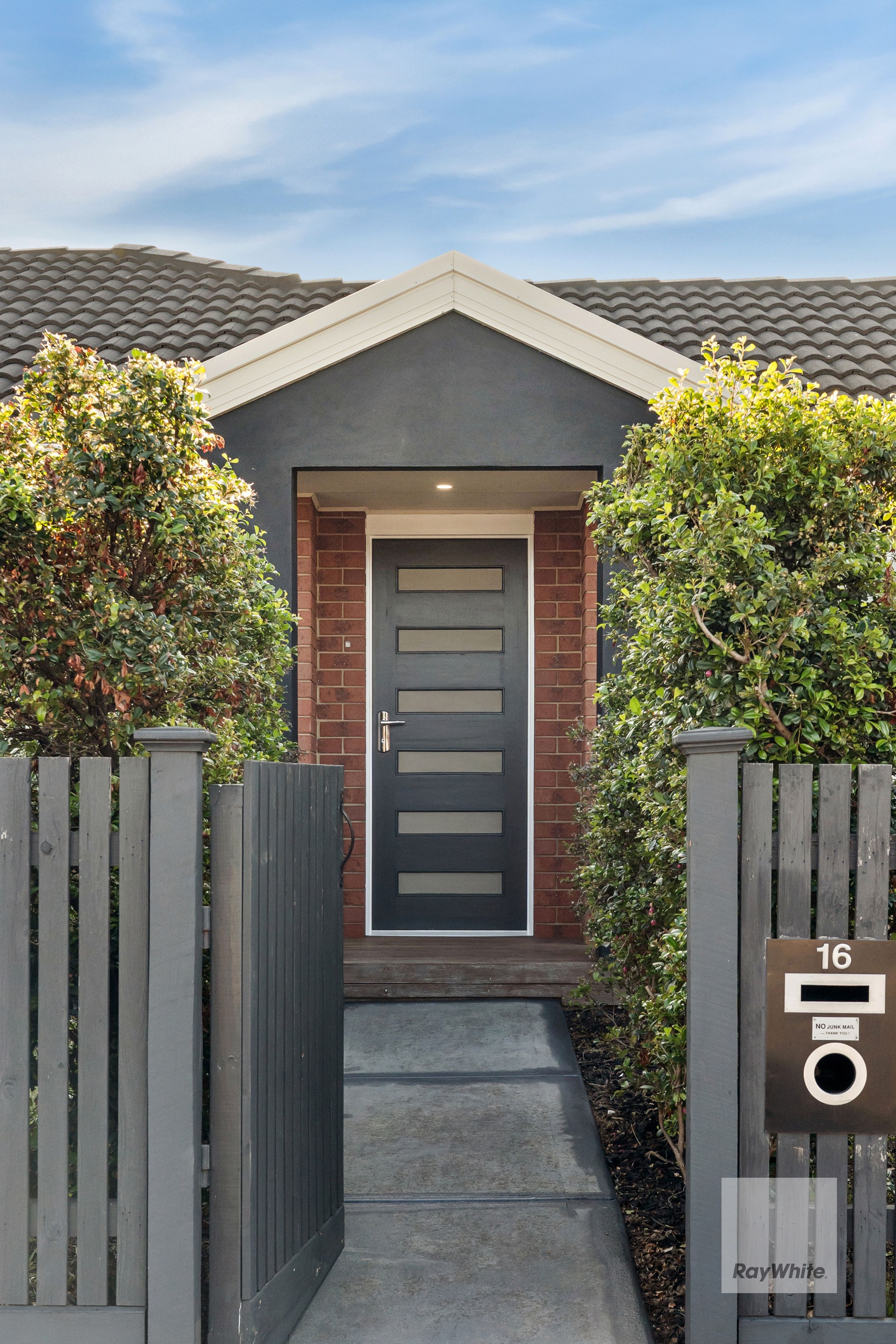 16 Loddon Drive, Taylors Hill, VIC 3037