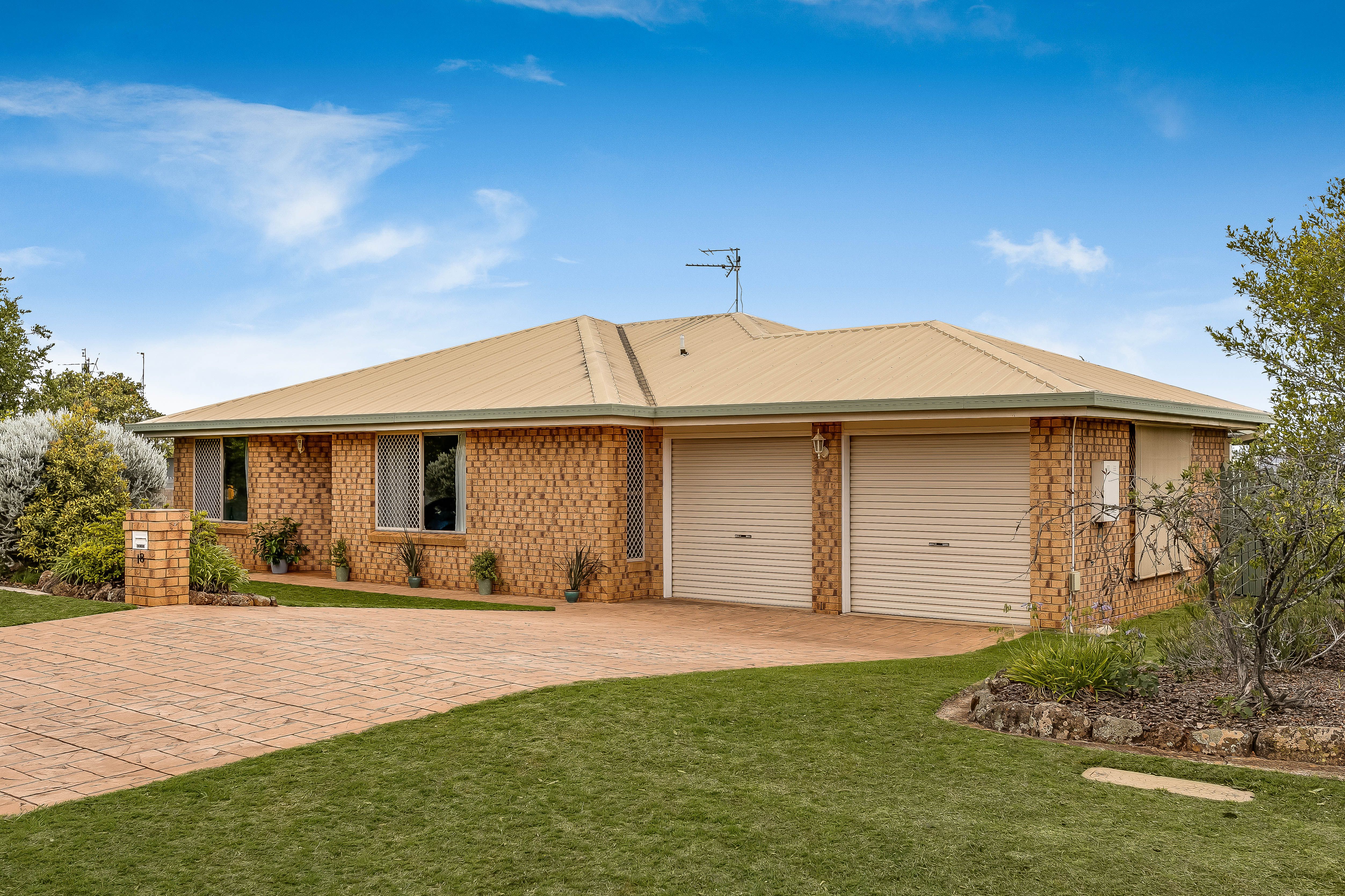 18 Catalina Drive, Wilsonton, QLD 4350