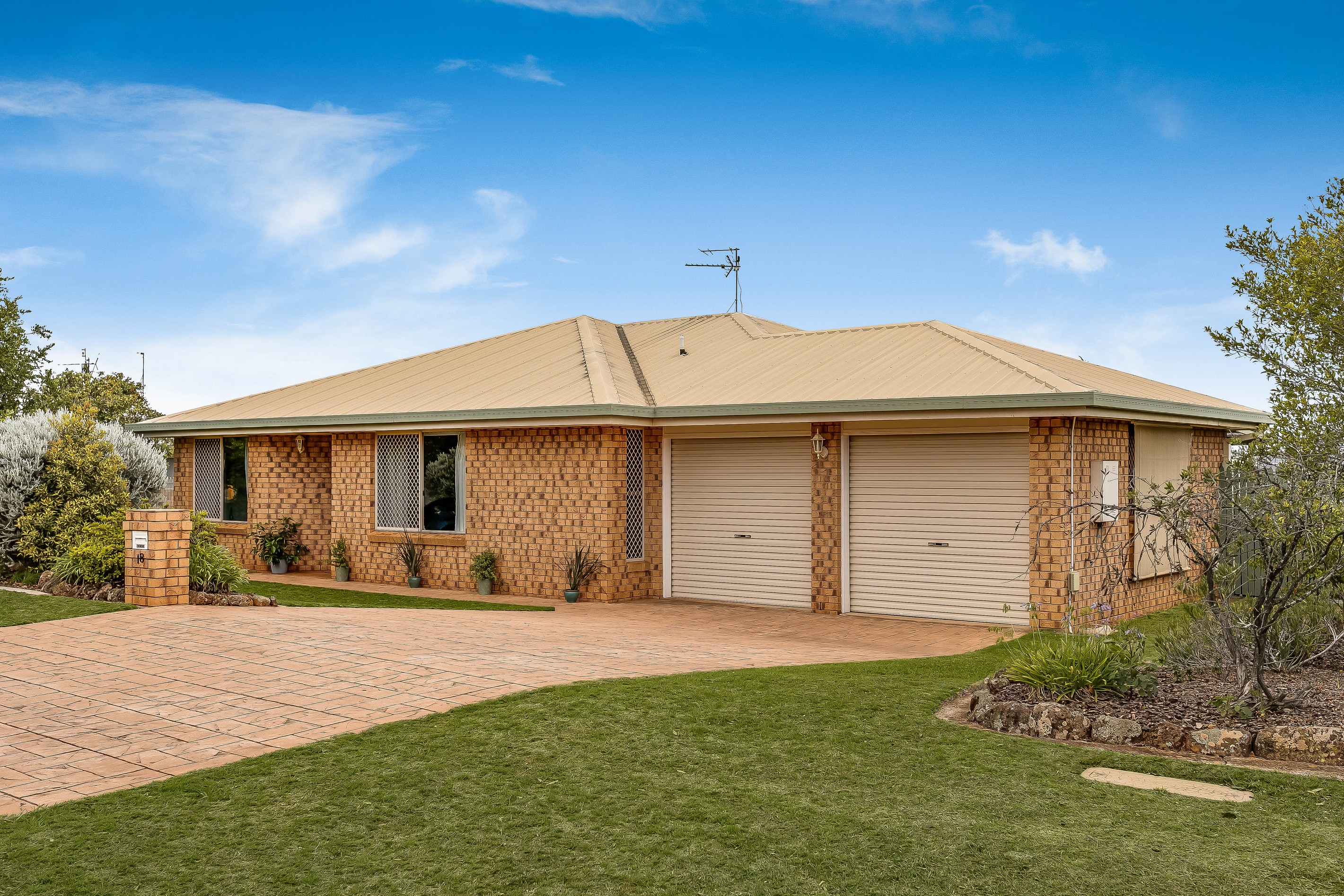 18 Catalina Drive, Wilsonton, QLD 4350