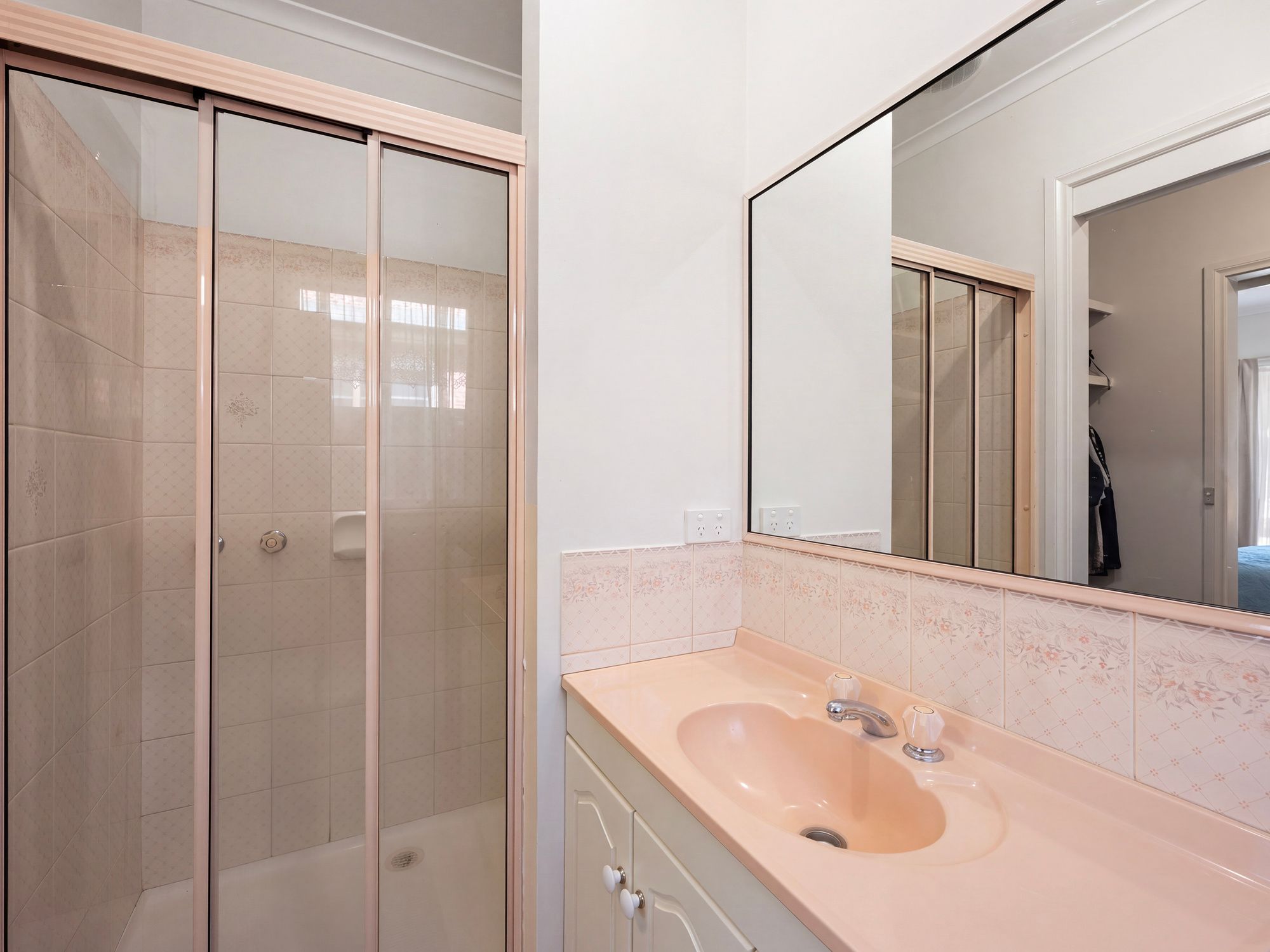 4 Exton Crescent — photo 11 of 15