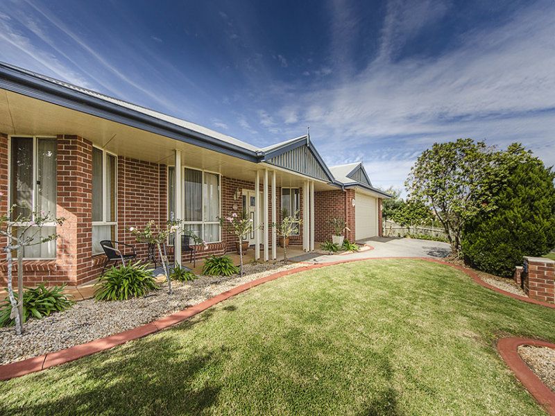 18 Banksdale Drive, Middle Ridge, QLD 4350