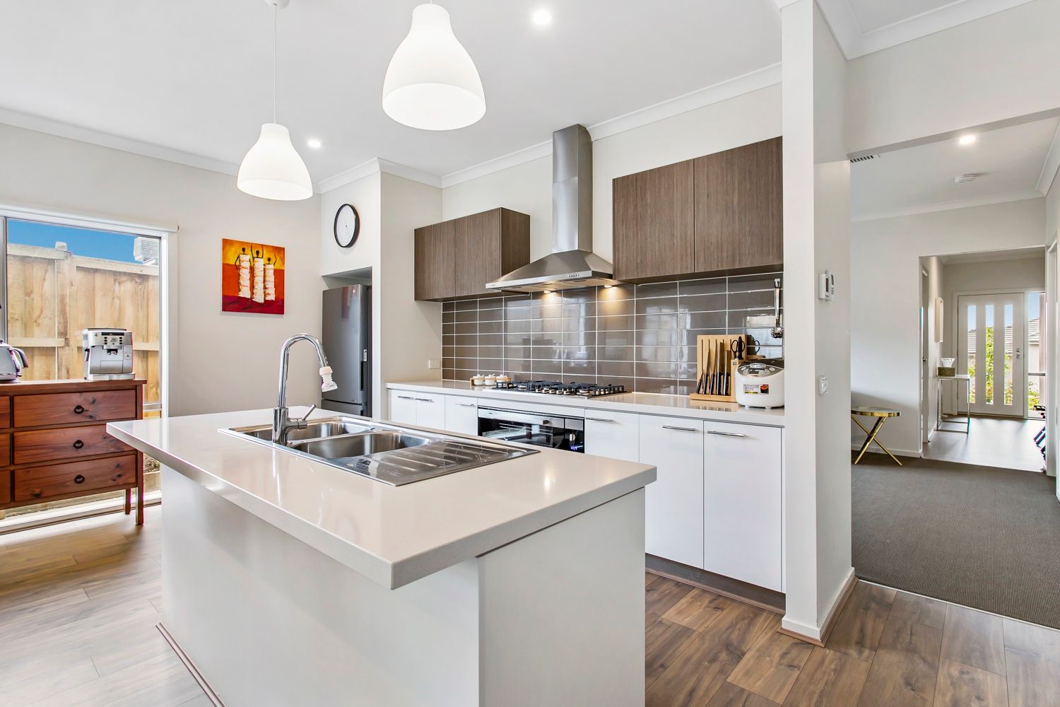 4 Beacon Drive — photo 5 of 10