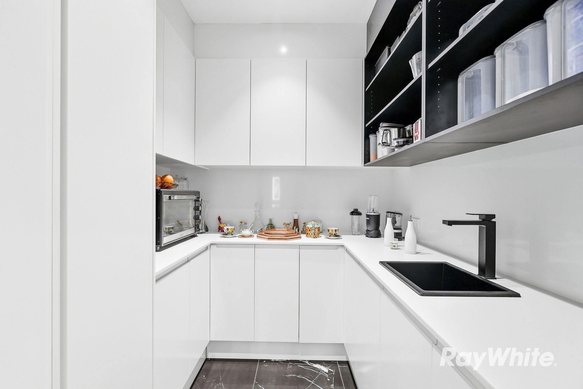 6 Nathan Crescent — photo 3 of 26