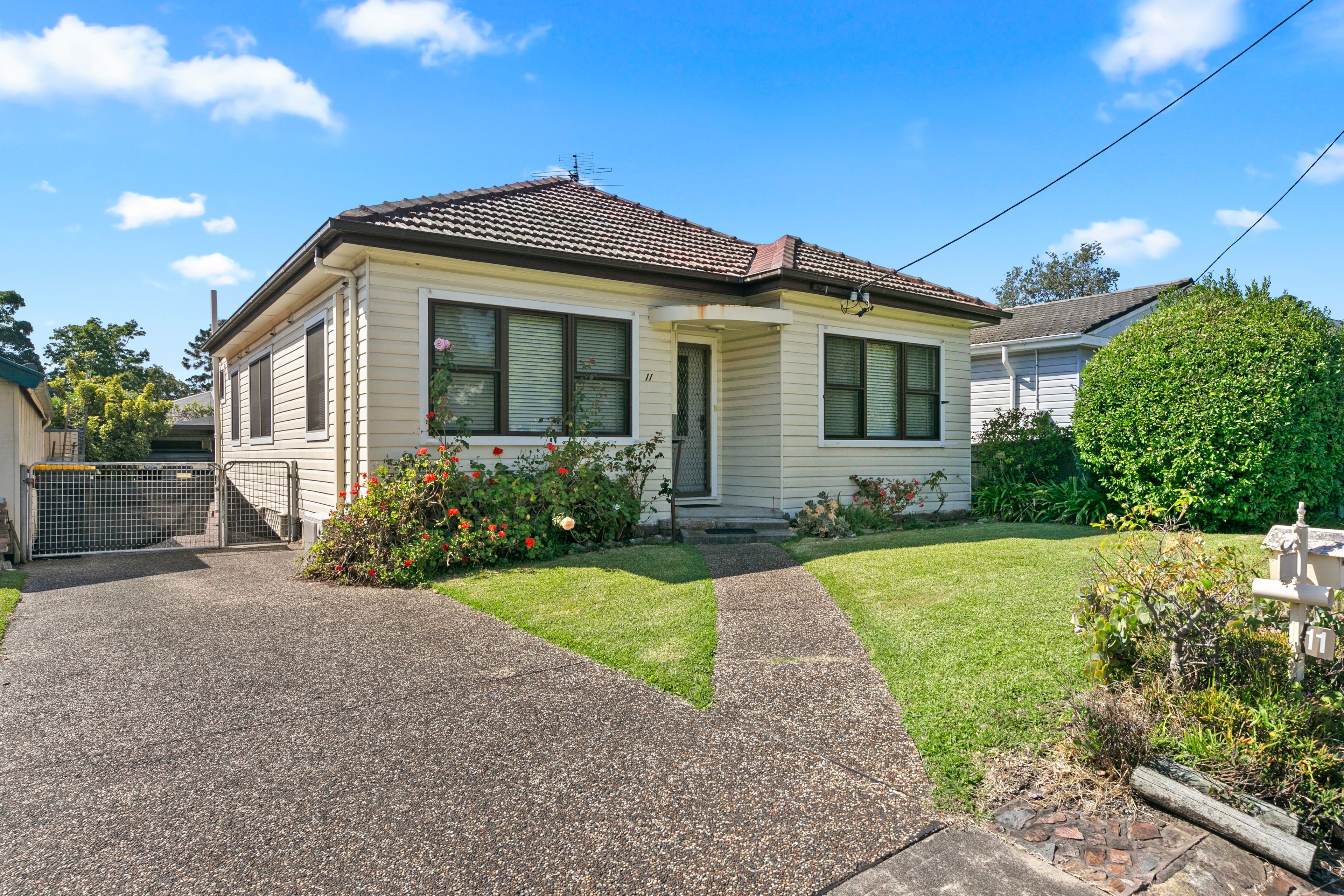 11 Lake Road, Wallsend NSW 2287