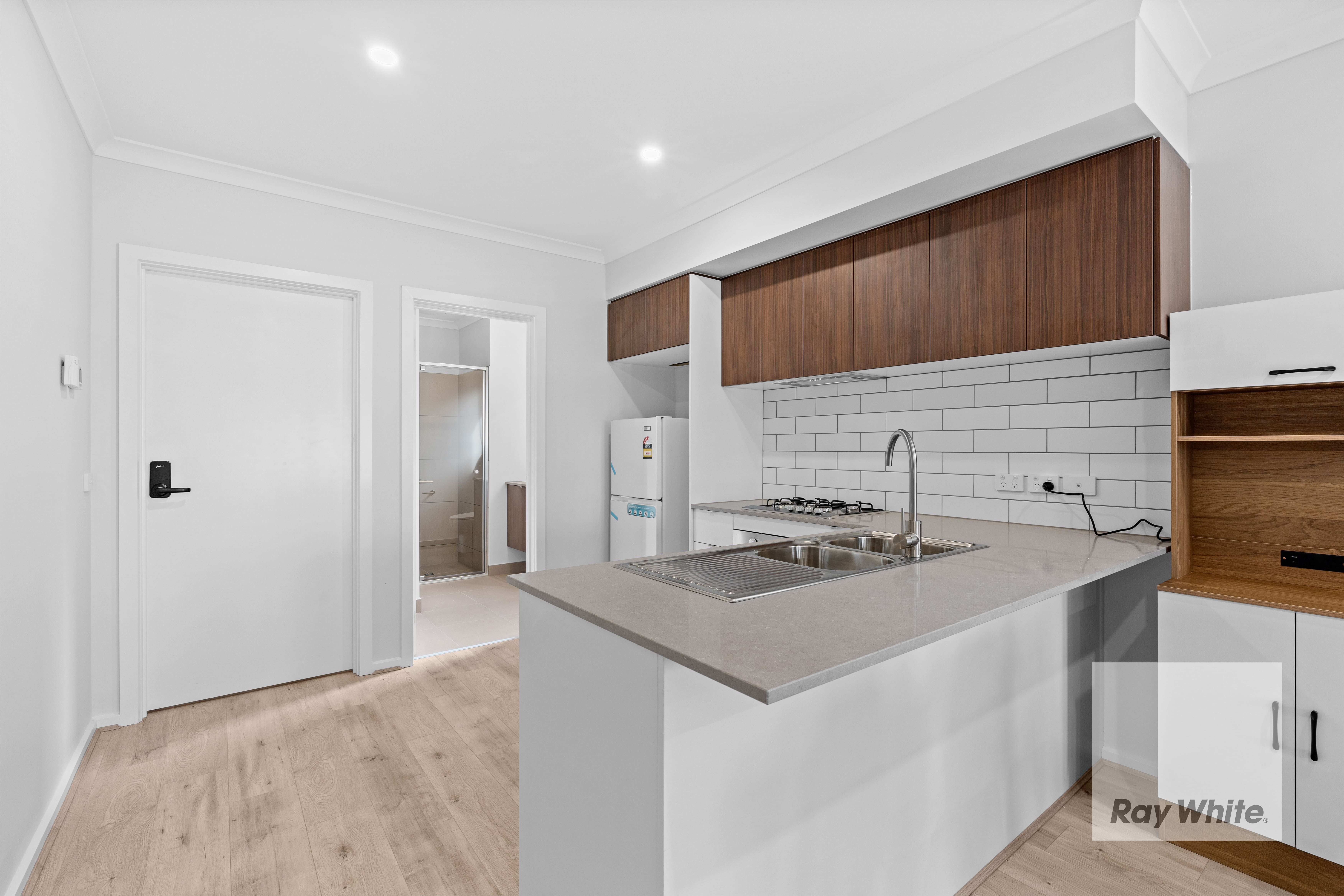 81 Whiteside Street — photo 5 of 12