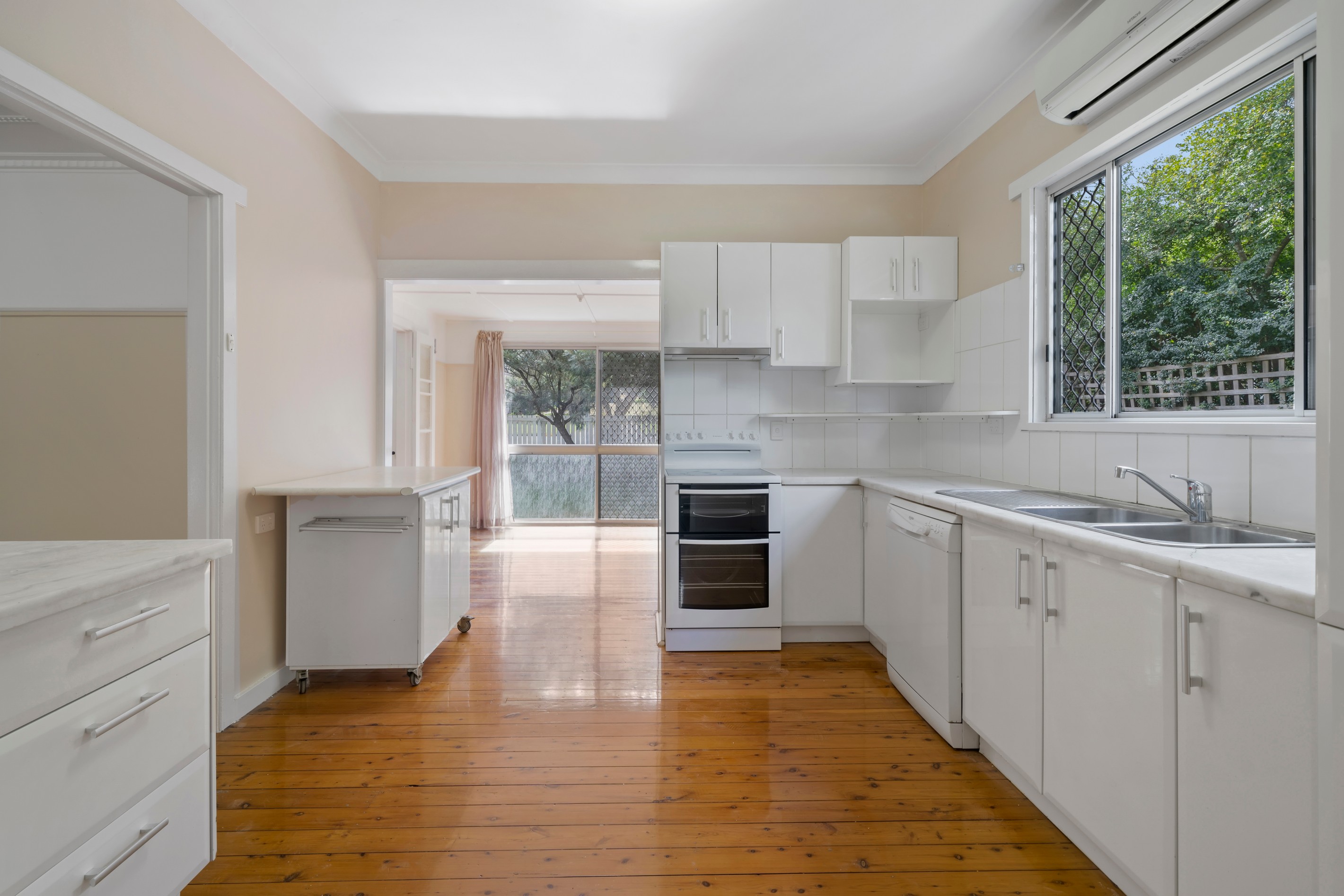 28 Rhyde Street, Mount Lofty, QLD 4350