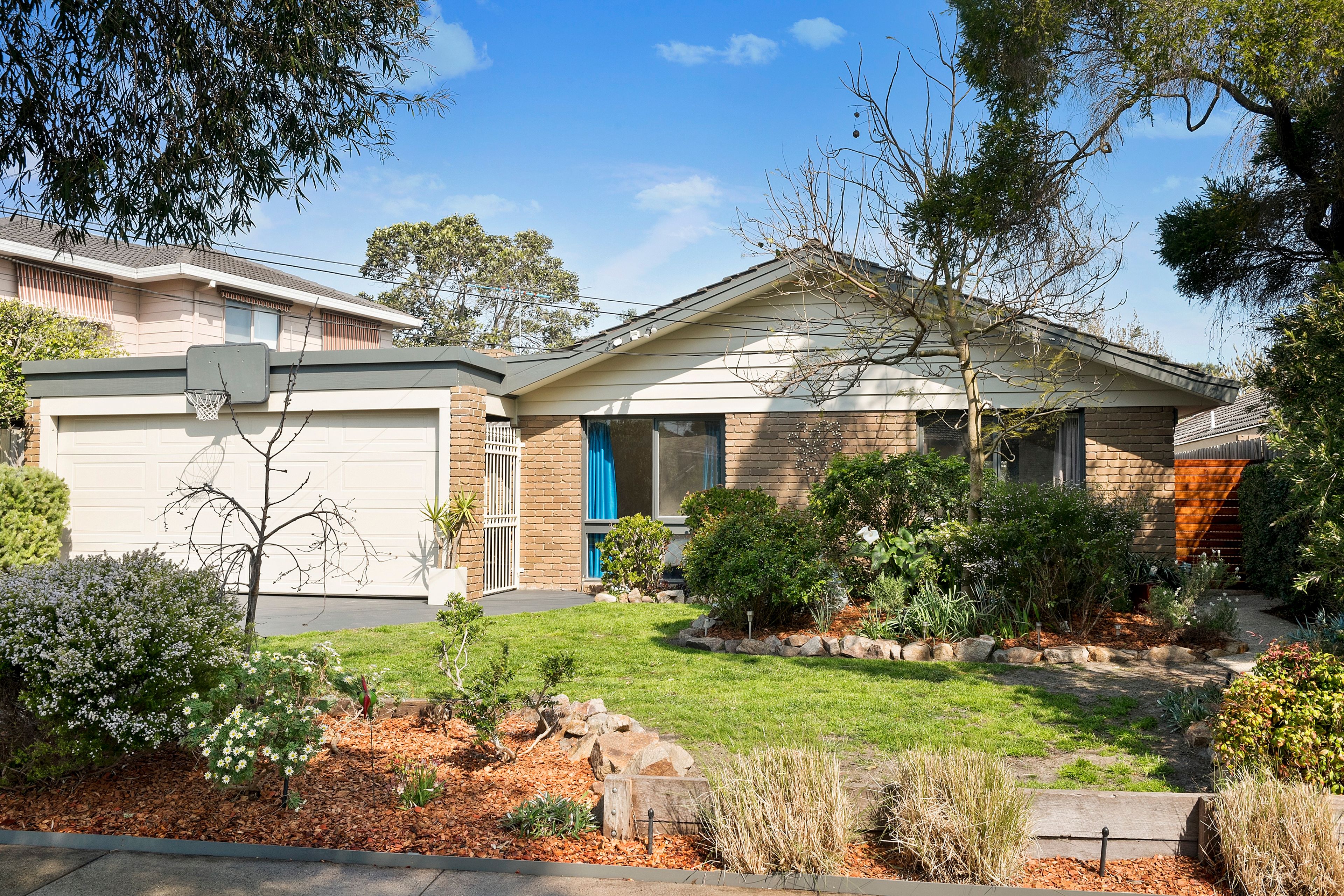 6 Lord Avenue, Dingley Village VIC 3172
