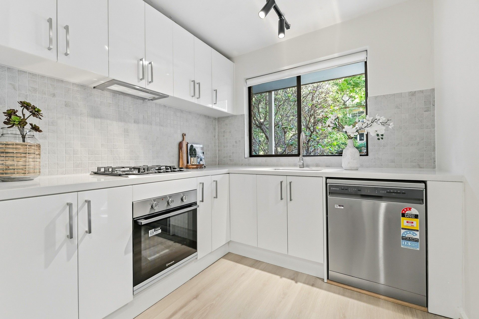 2/147 Curzon Street — photo 5 of 15