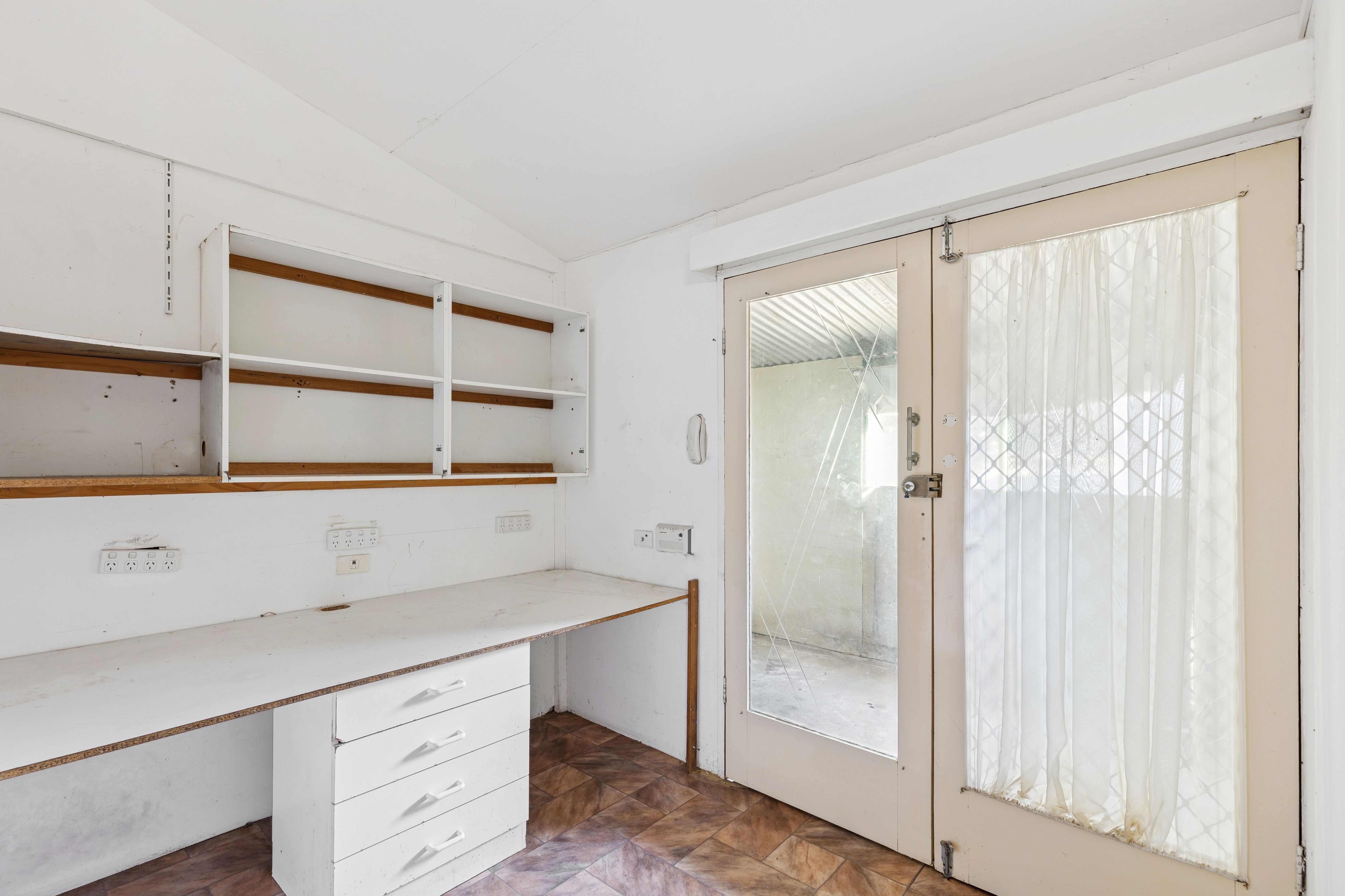 10 Orana Street — photo 10 of 15
