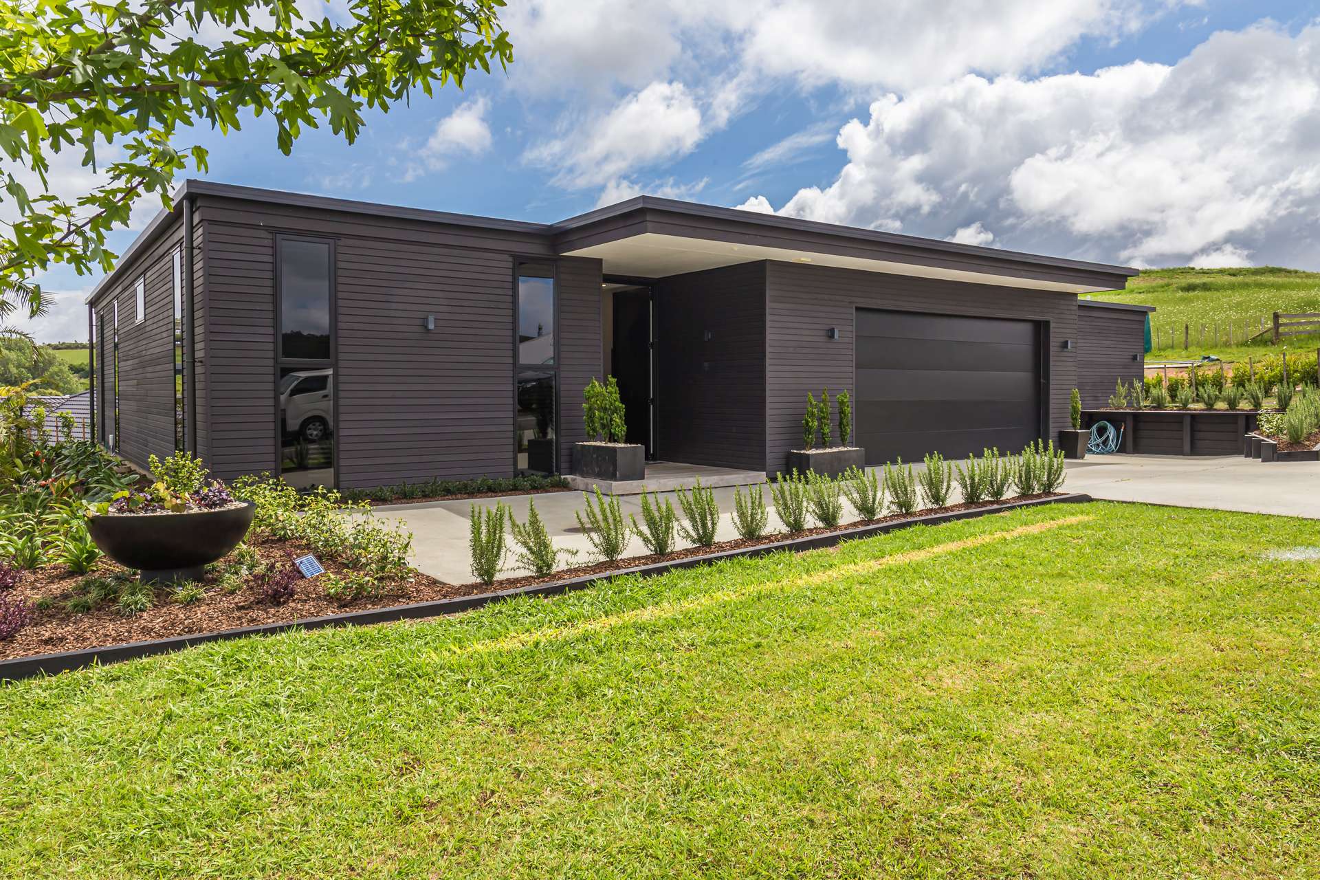 15 Laly Haddon Place photo 3