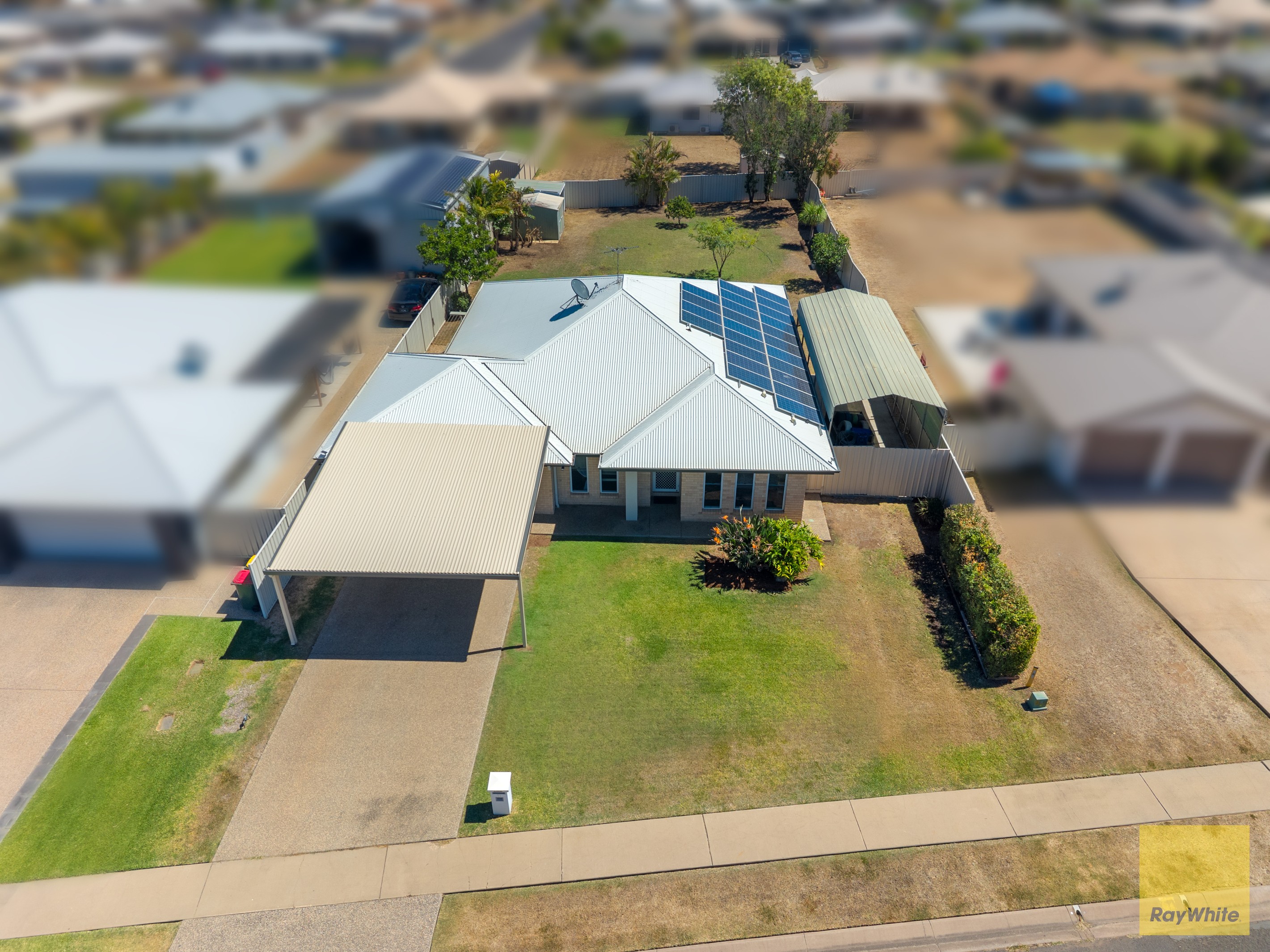 11 Desgrand Street, Emerald, QLD 4720
