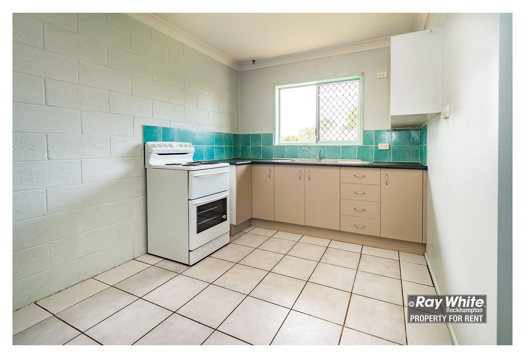 2/235 Farm Street, Kawana, QLD 4701