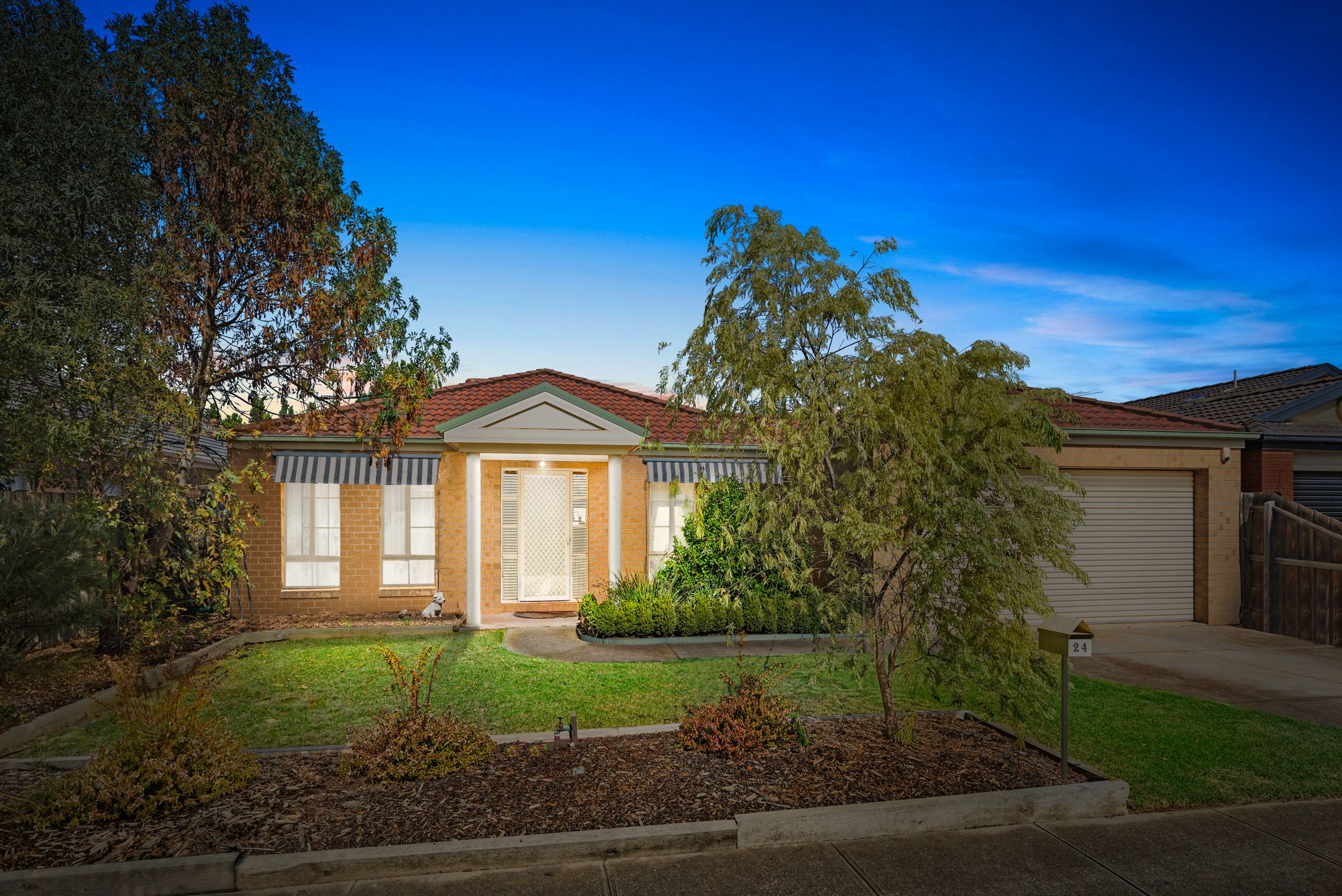 24 Macadamia Grove, Werribee VIC 3030
