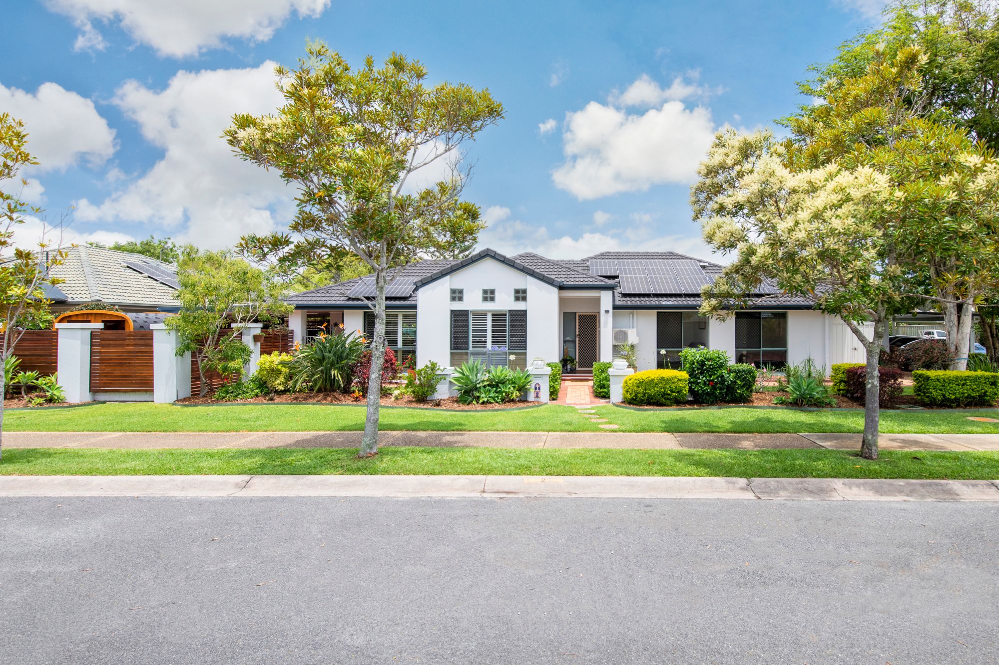 2 Lakes Circuit, Burleigh Waters QLD 4220