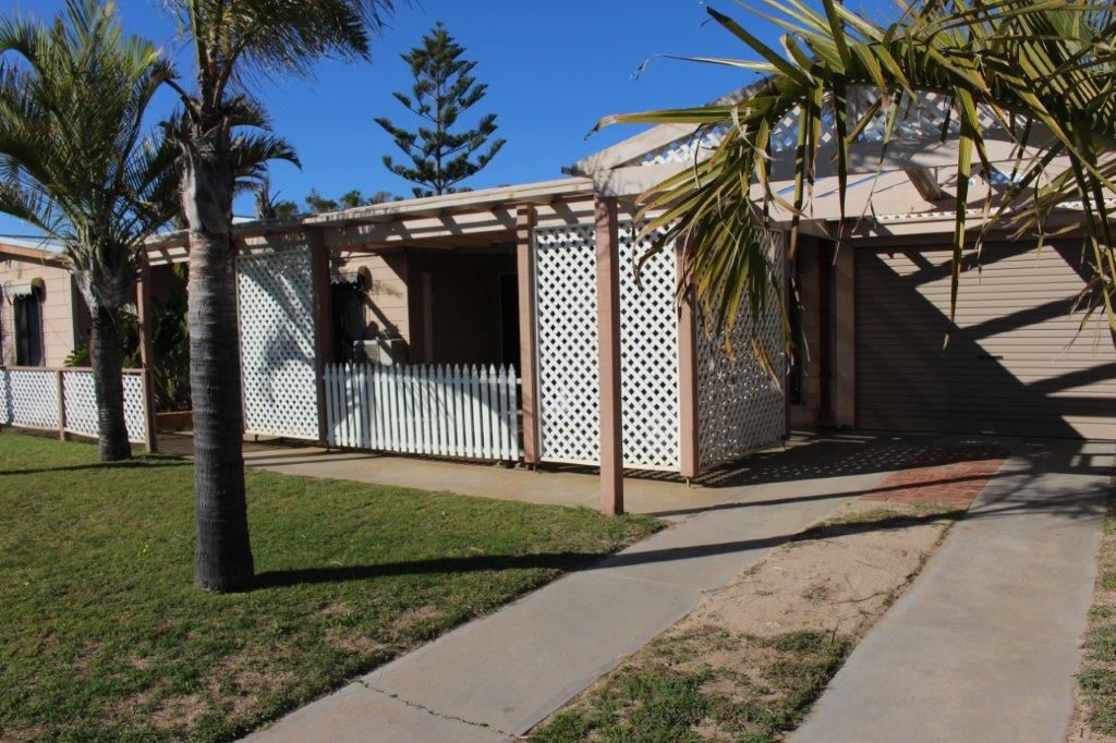 5 Pickering Drive, Dongara, WA 6525