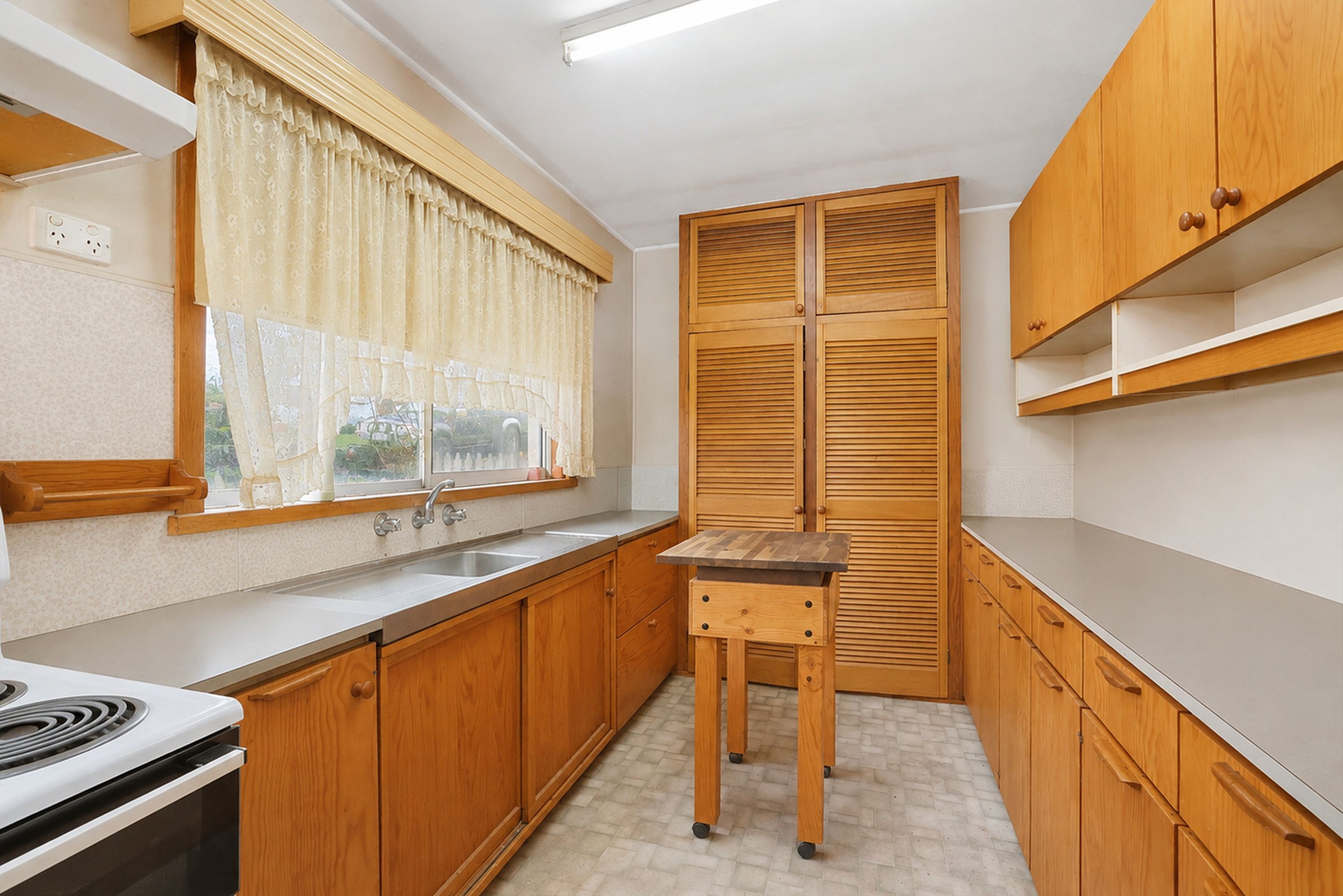 12 Bourke Street — photo 3 of 13