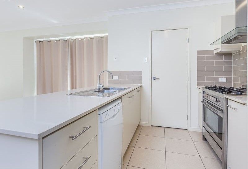 2 Friars Crescent, North Lakes, QLD 4509