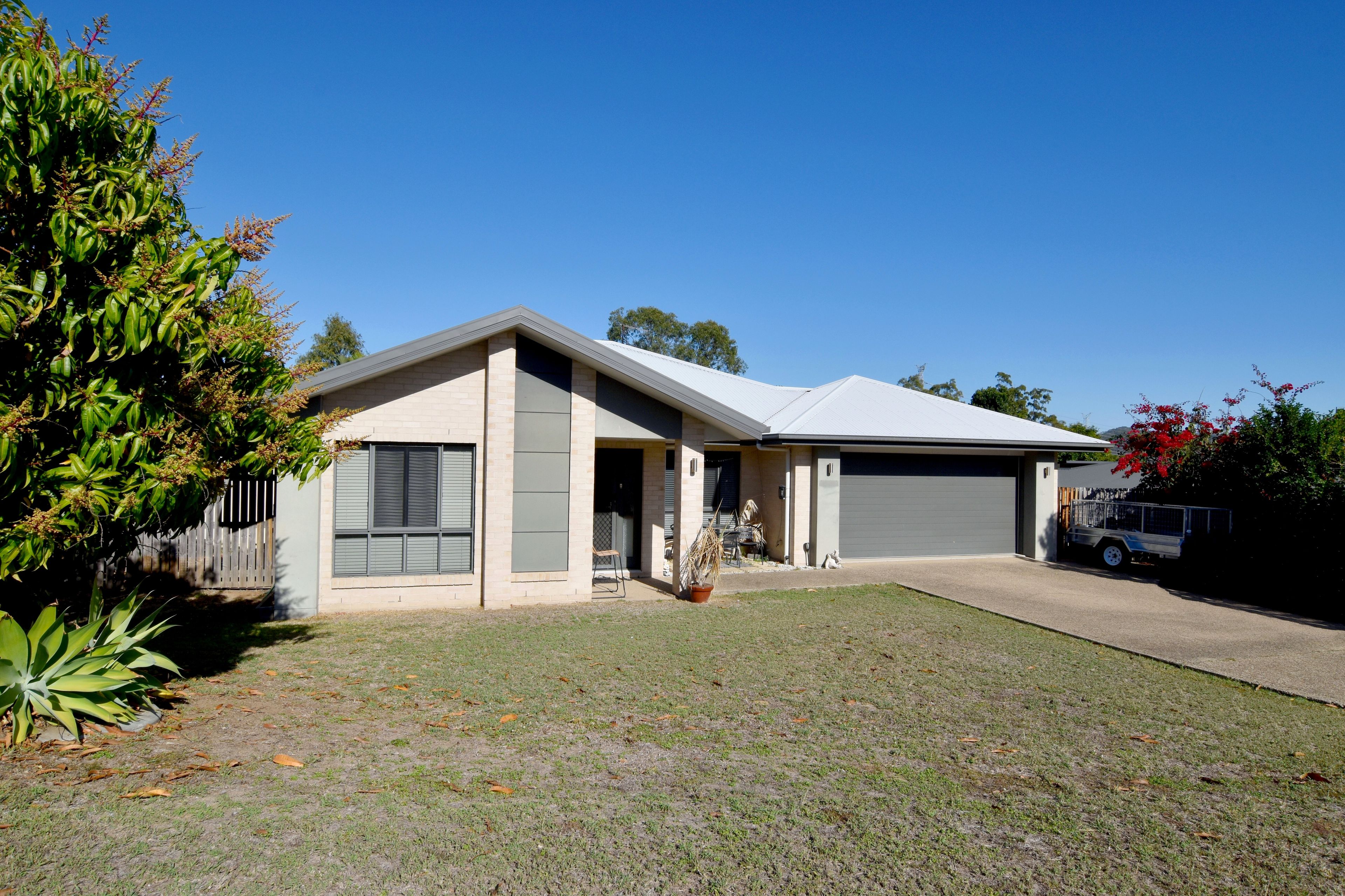 18 Dartmouth Close, Clinton, QLD 4680