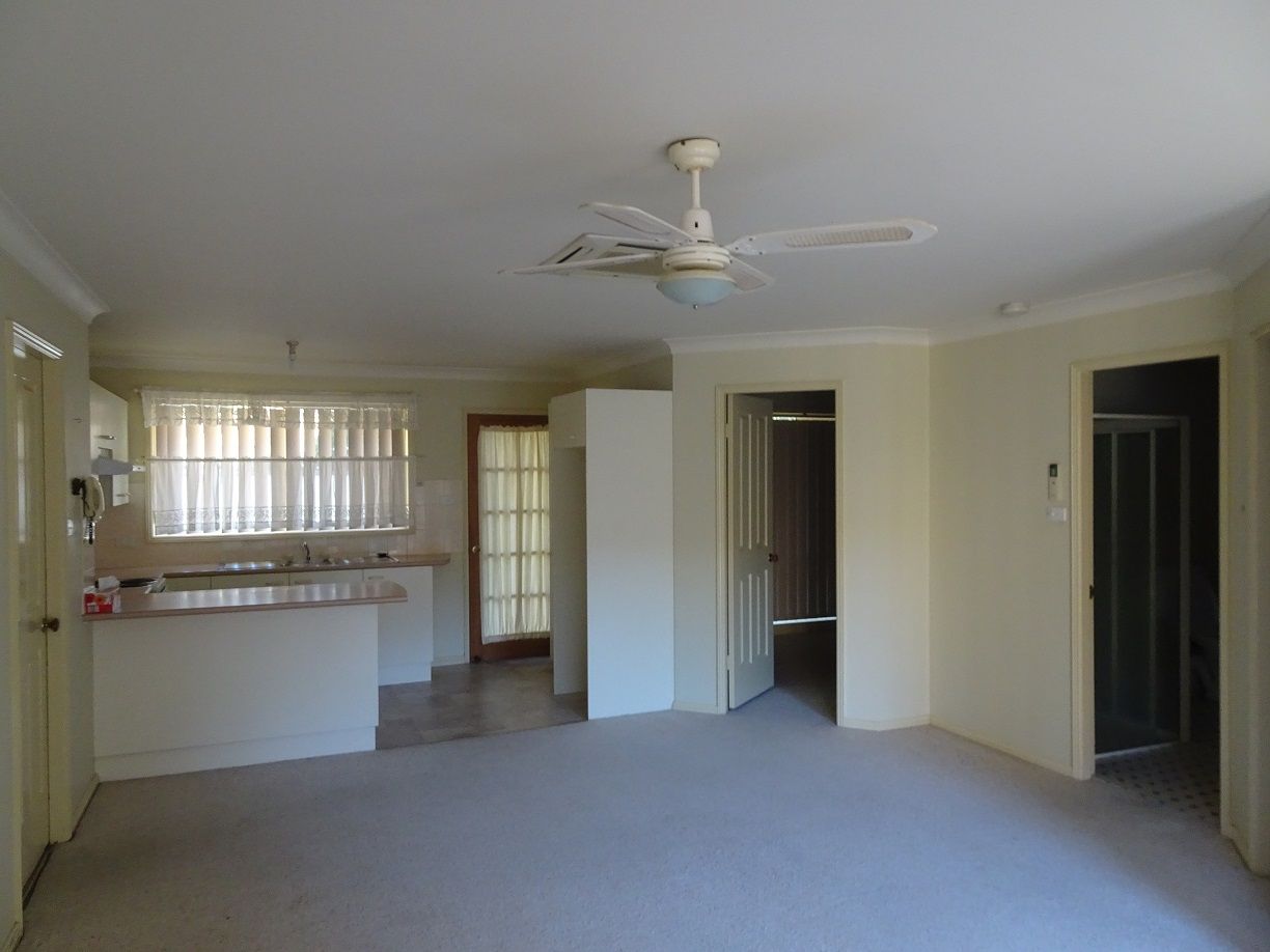 2/2 Carisbrooke Close, Bomaderry, NSW 2541