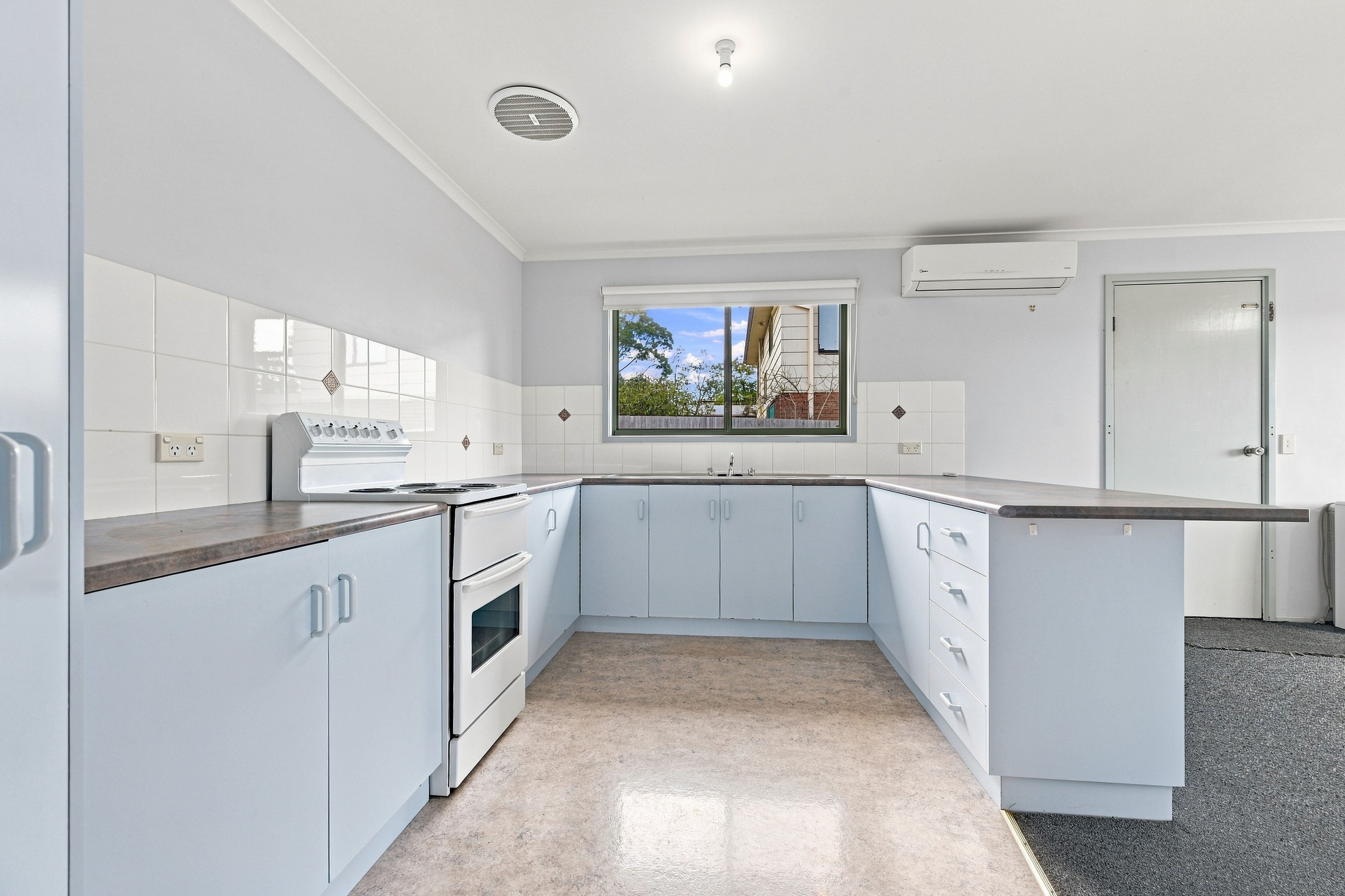 23 Kenneth Street — photo 7 of 19