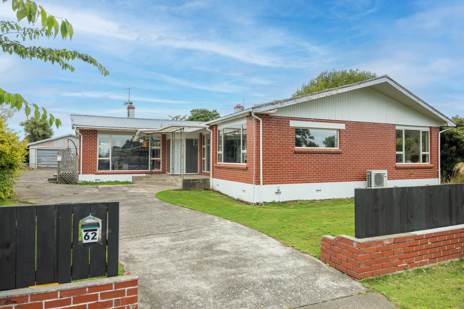 62 Anglem Street photo 0