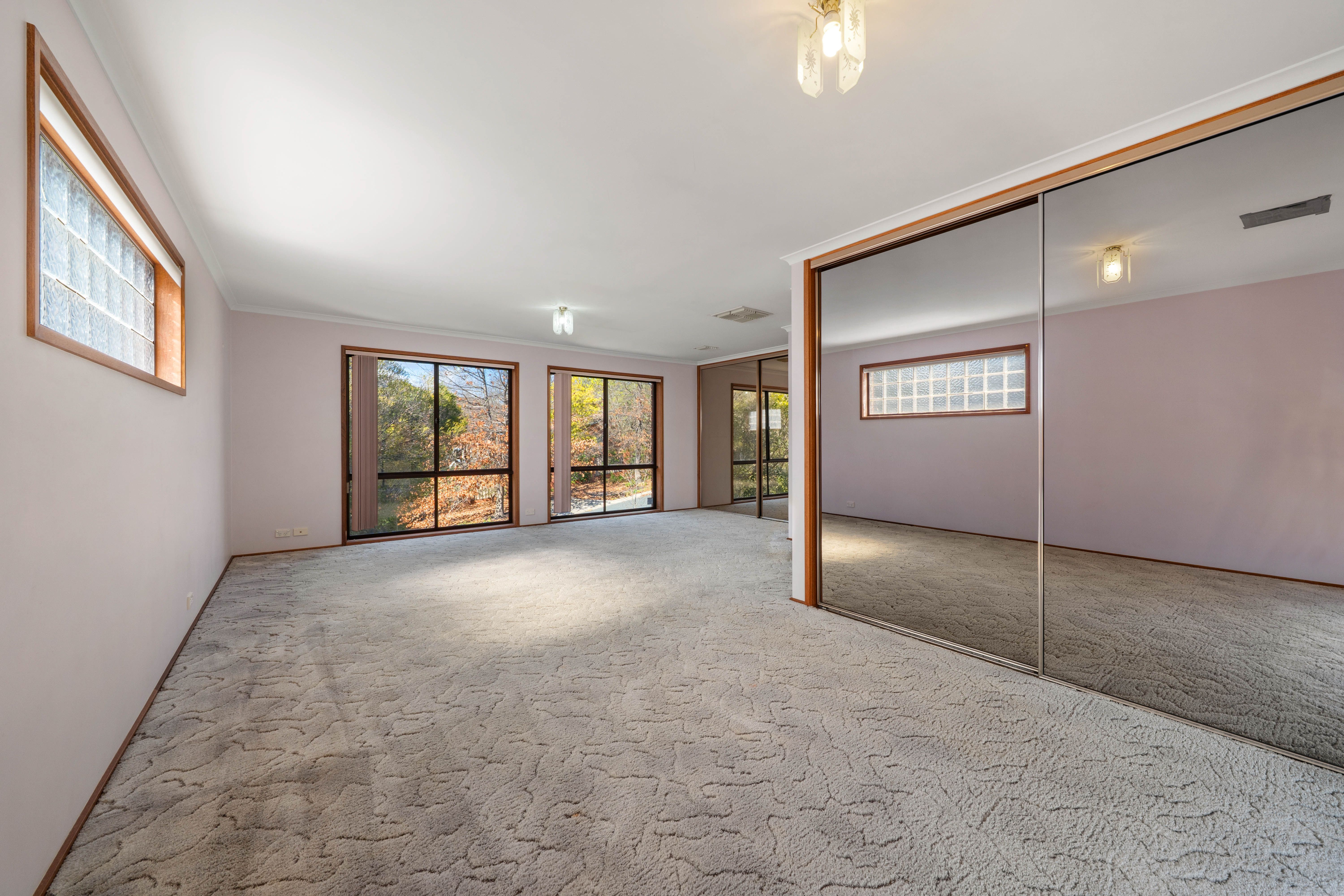 60 Vonwiller Crescent — photo 13 of 25