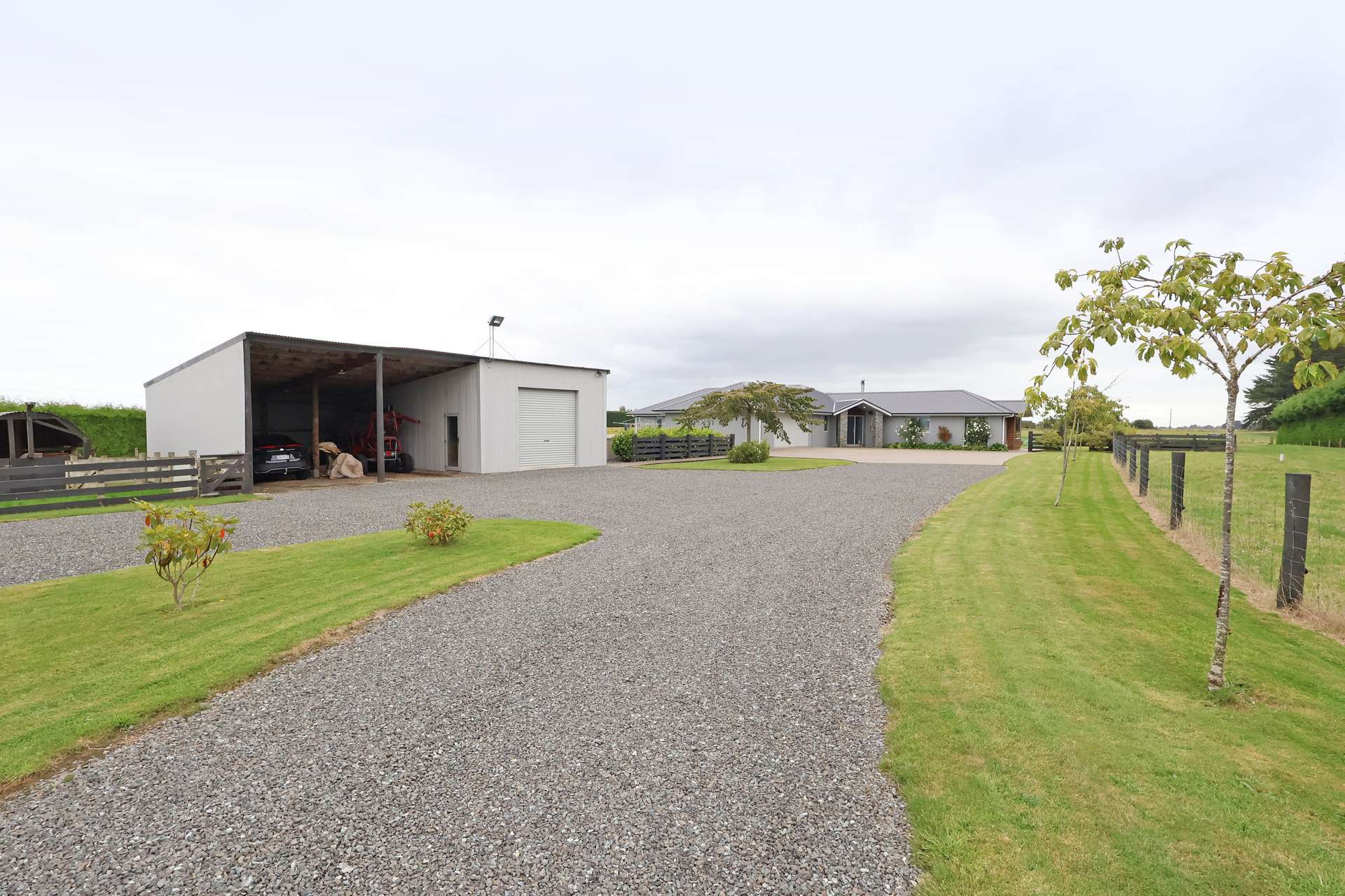 135 Millwood Glen photo 1