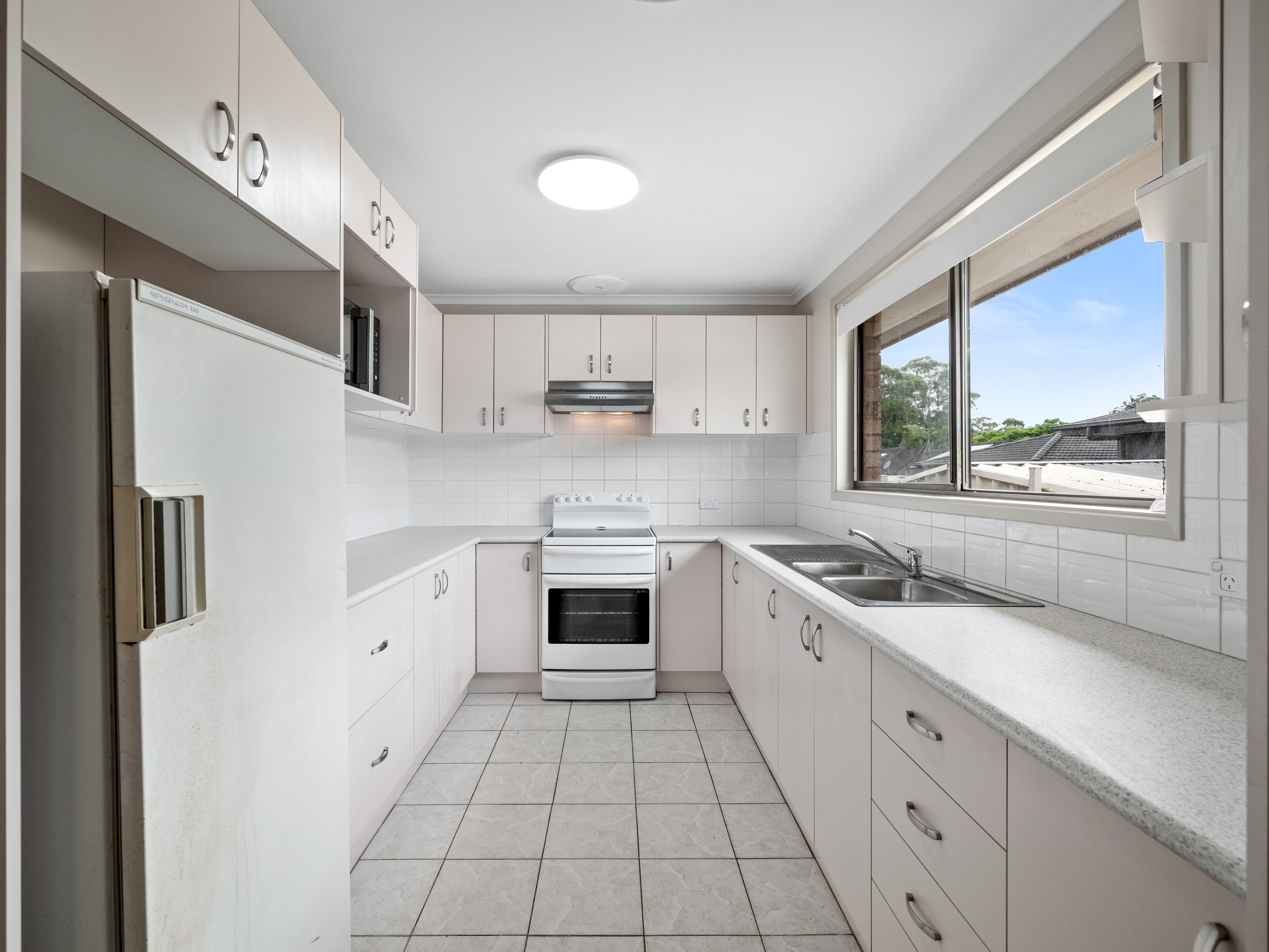 8 Monckton Place, Glenfield, NSW 2167