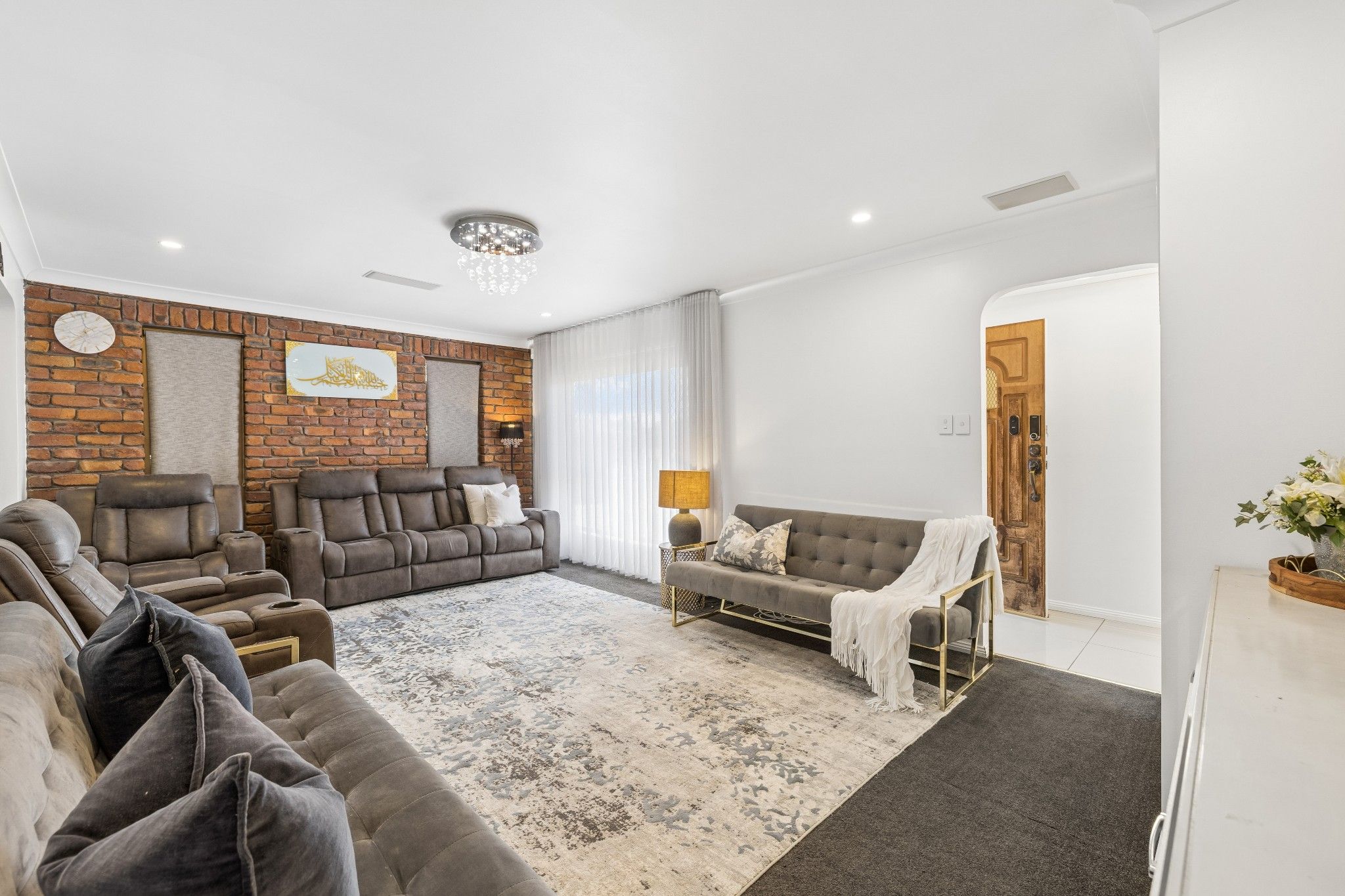 19 Corsloot Street — photo 3 of 18