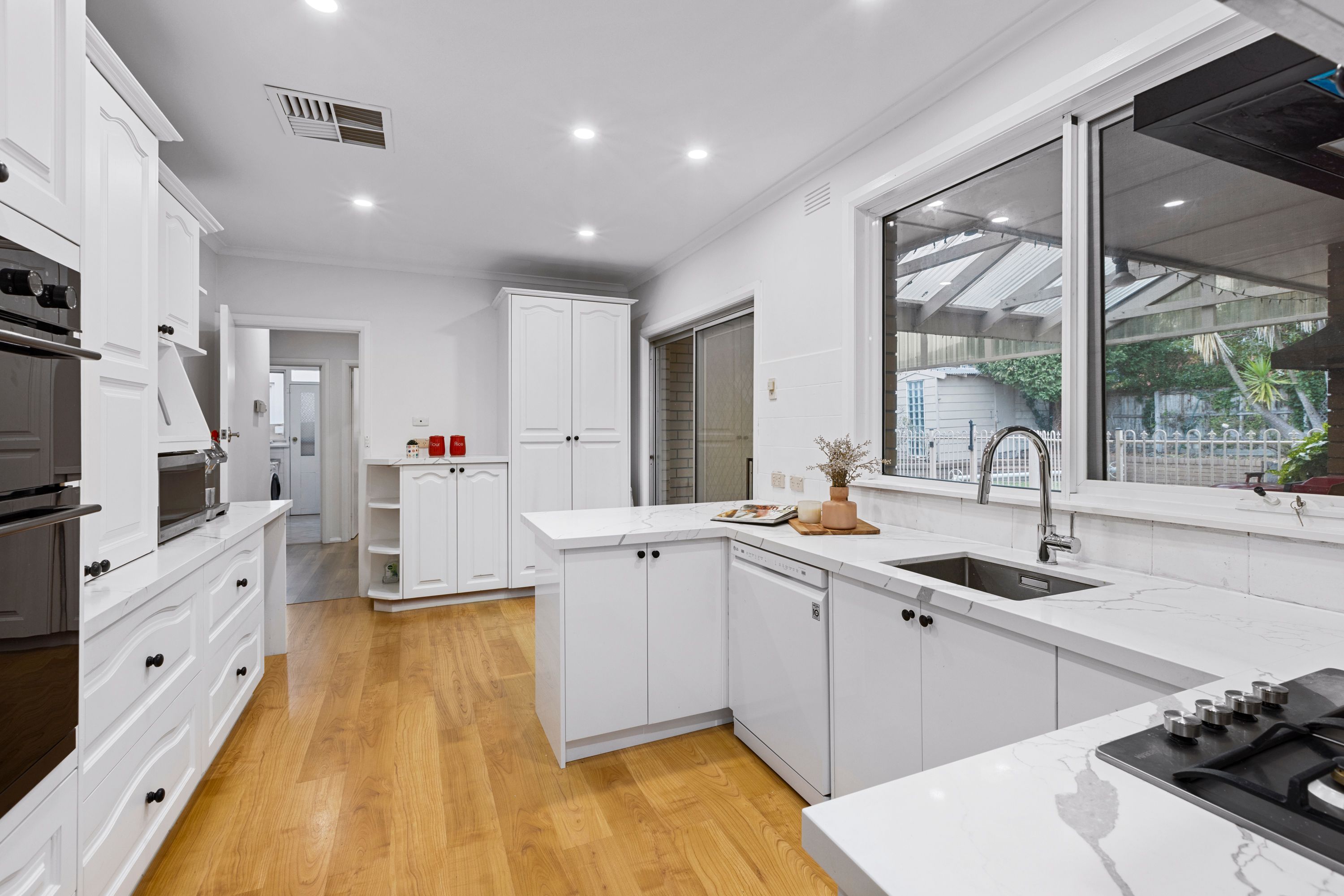 98 Hinkler Road East — photo 5 of 12